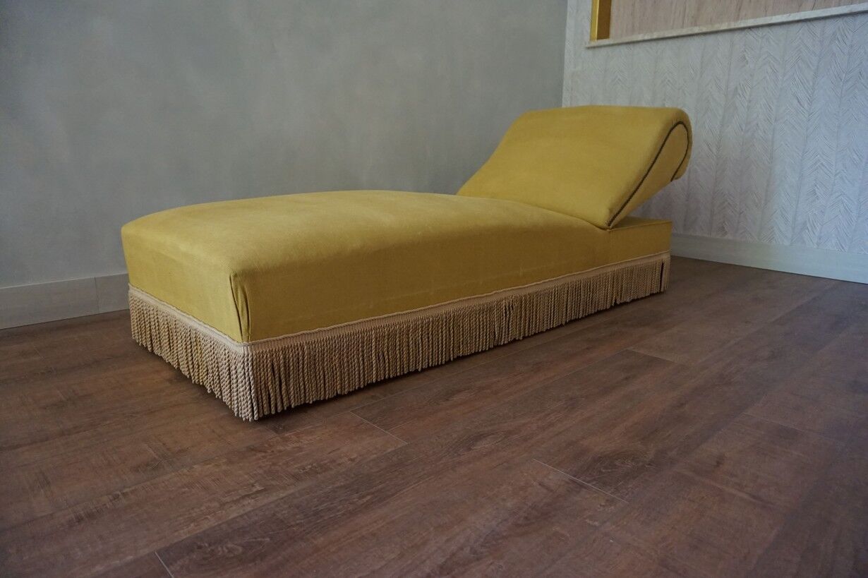 Classic daybed