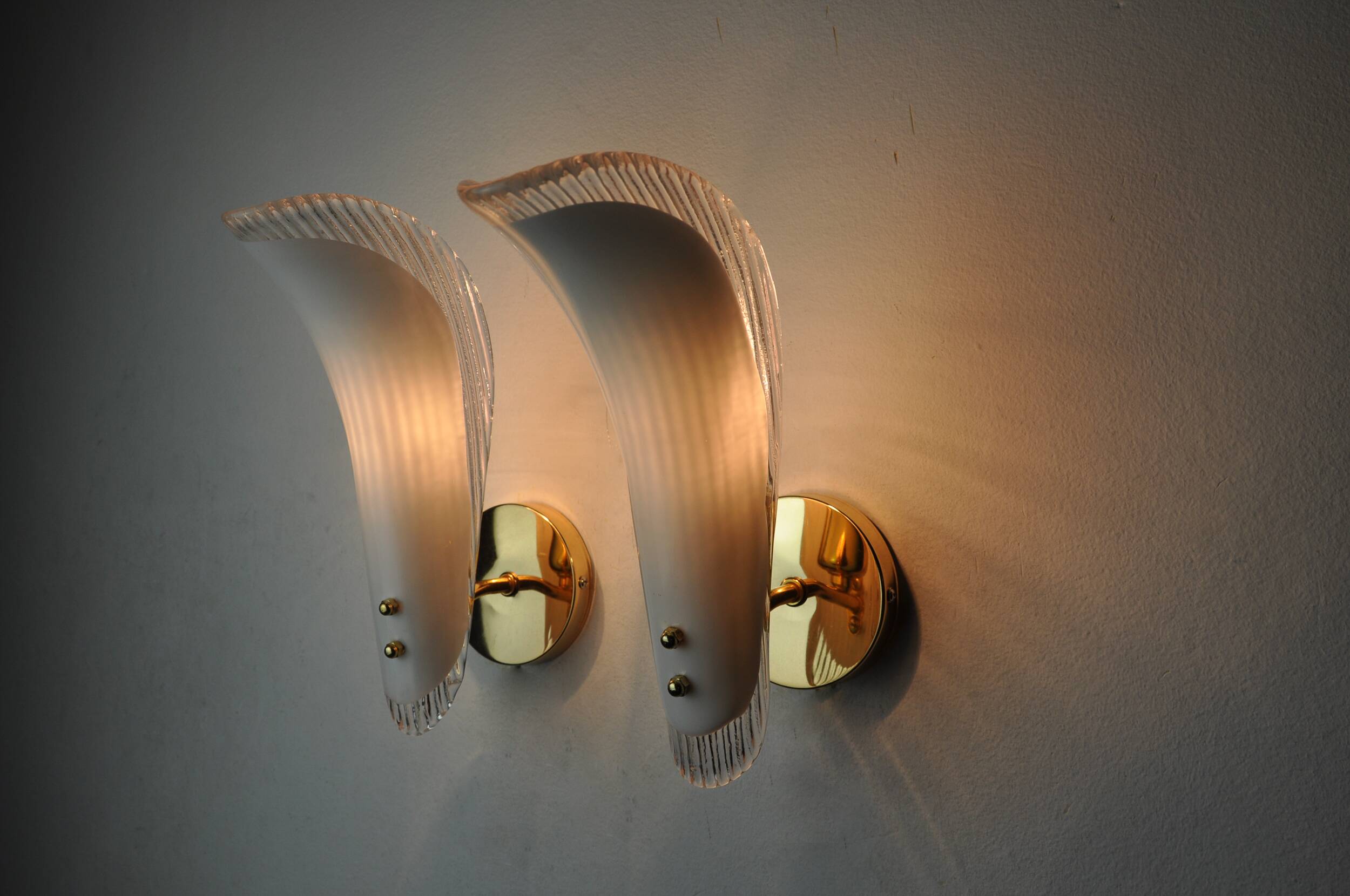 Pair of "leaf" wall lights, Murano glass, Italy, 1970