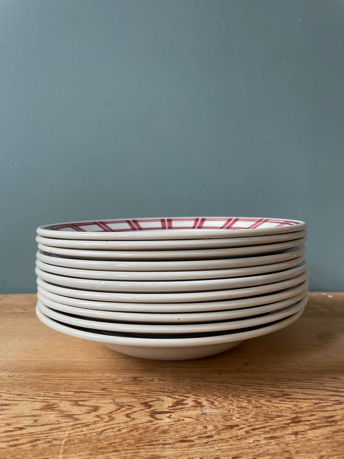 Série de 11 assiettes creuses vintage en faïence de Badonviller