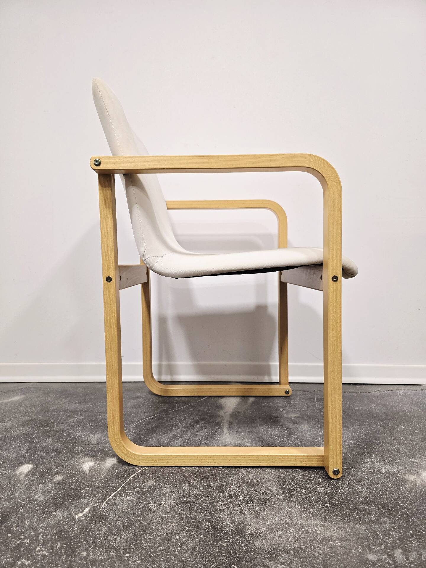Fauteuil par Branko Uršič en bois cintré