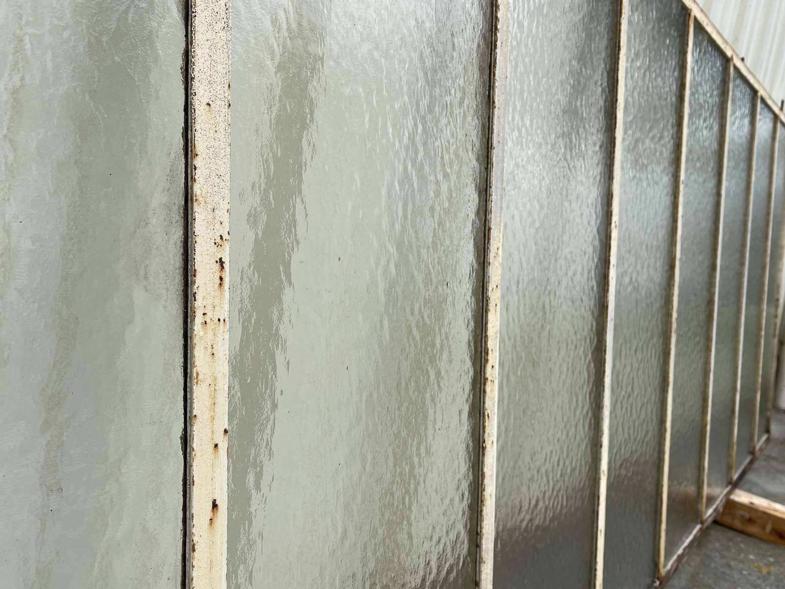 Workshop canopy from the early 20th century in cast iron (1 pane with a crack)