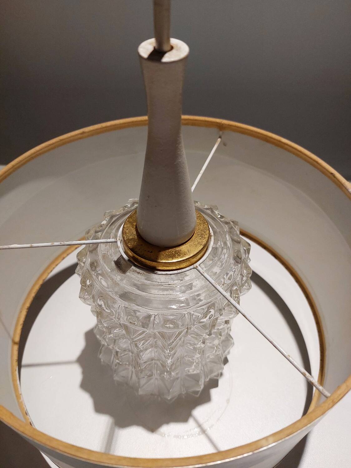 Suspension en plastique et verre texturé Année 60/70