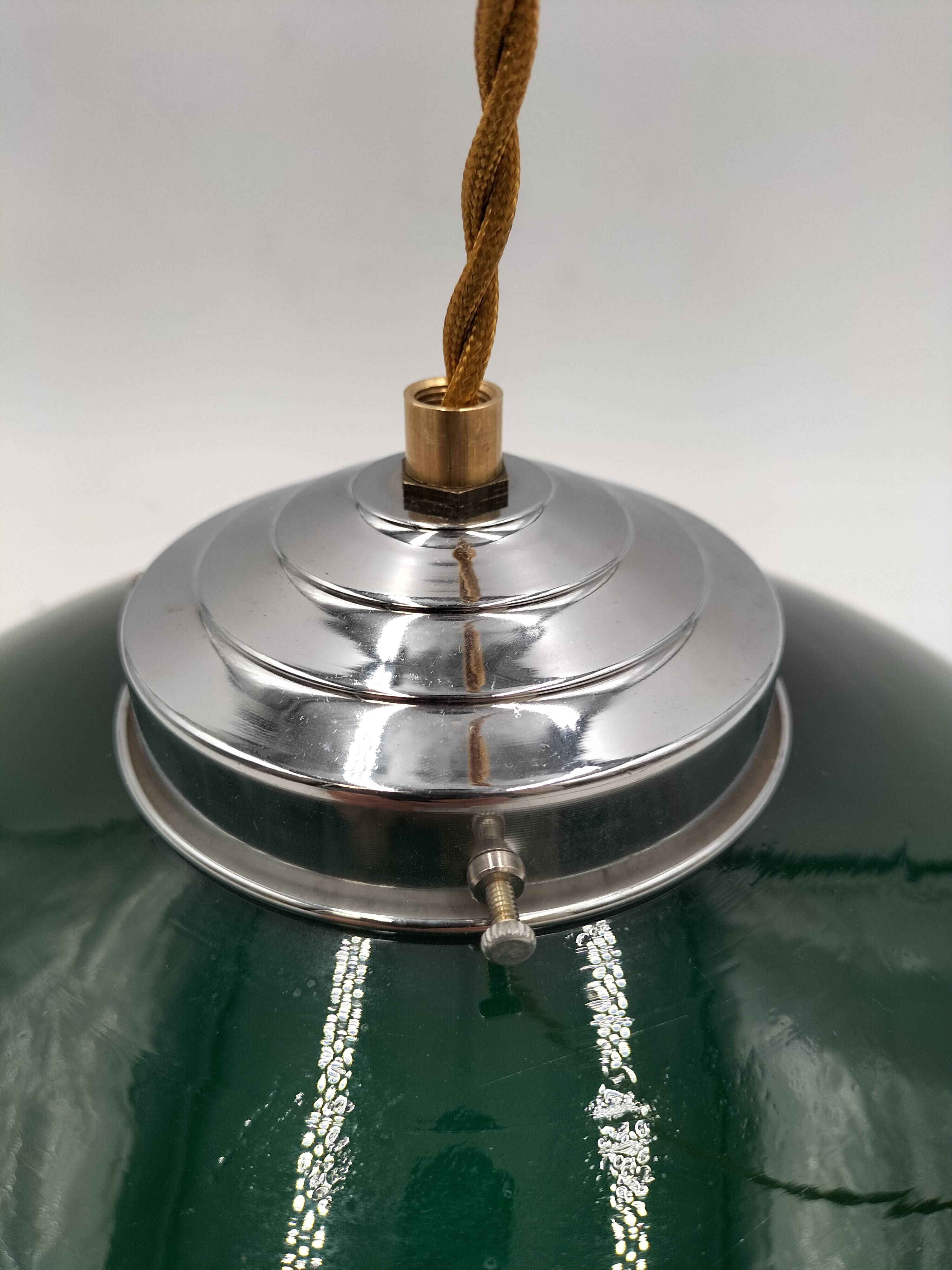 Green opaline suspension