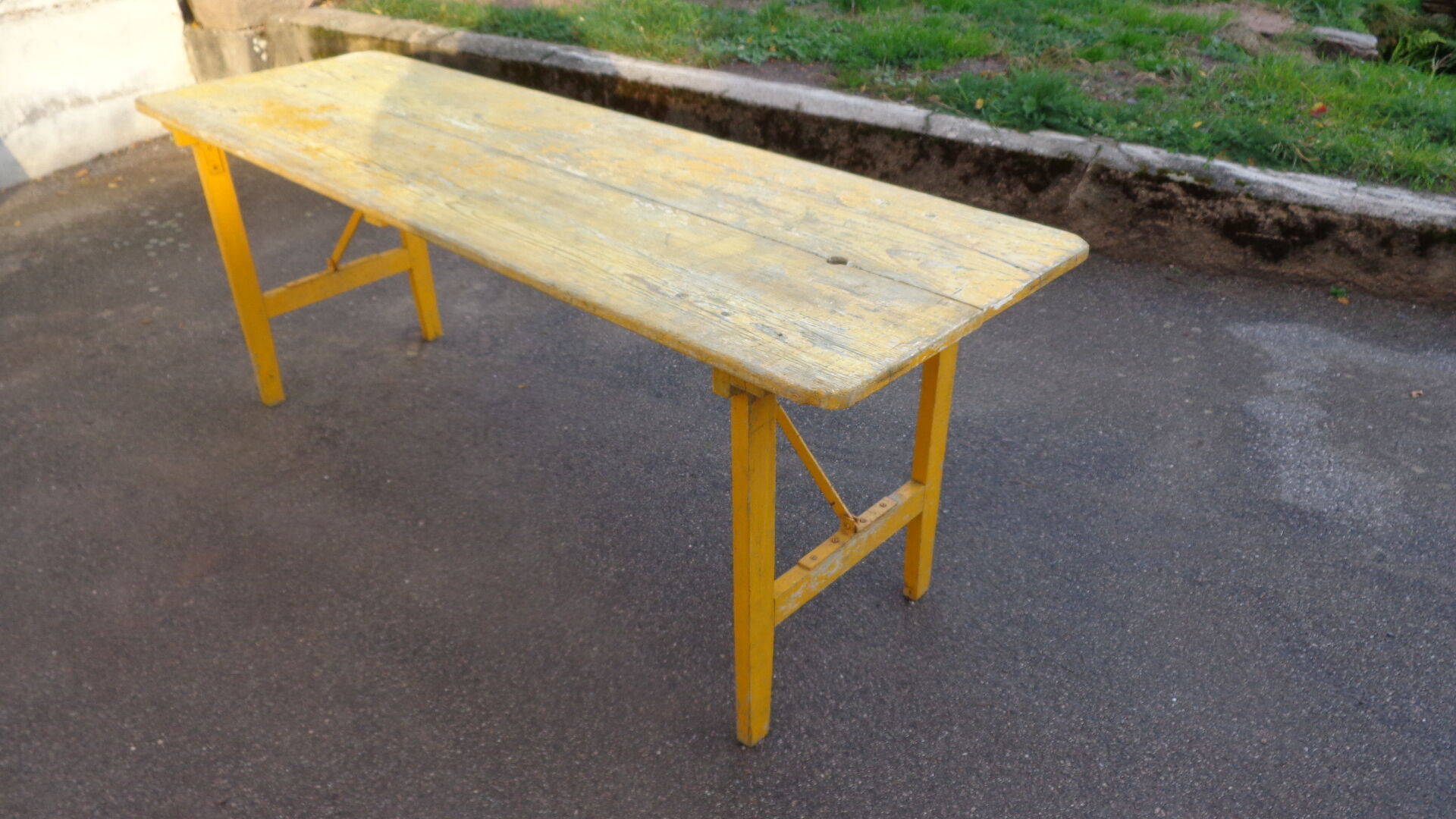 Brewery folding table