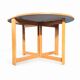 Table à manger pliante scandinave vintage avec rallonges latérales. Le plateau ovale est