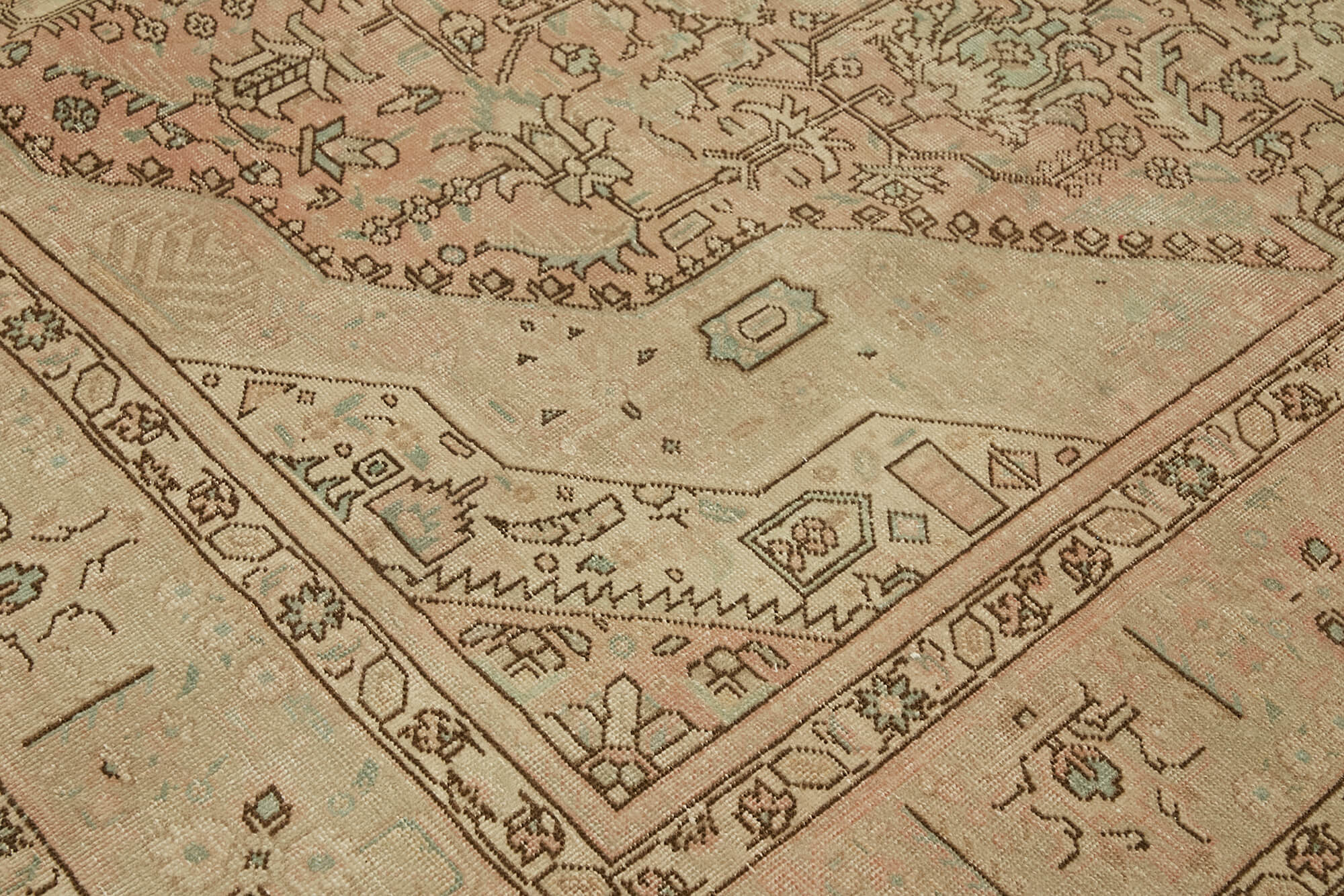 Hand-knotted persian antique 1970s 250 cm x 327 cm beige wool carpet