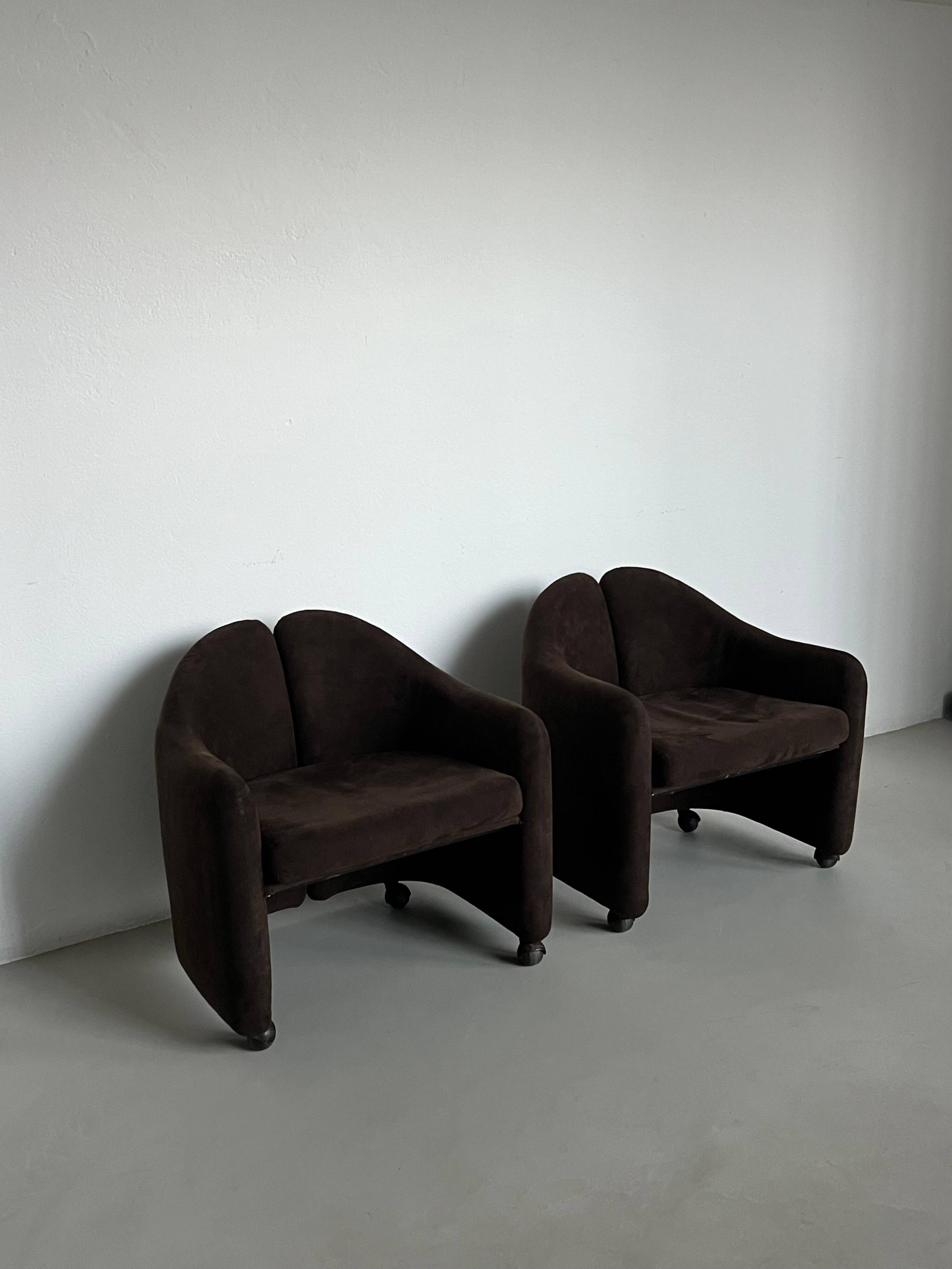 Set of Two Vintage P142 lounge chairs by Eugenio Gerli for Tecno