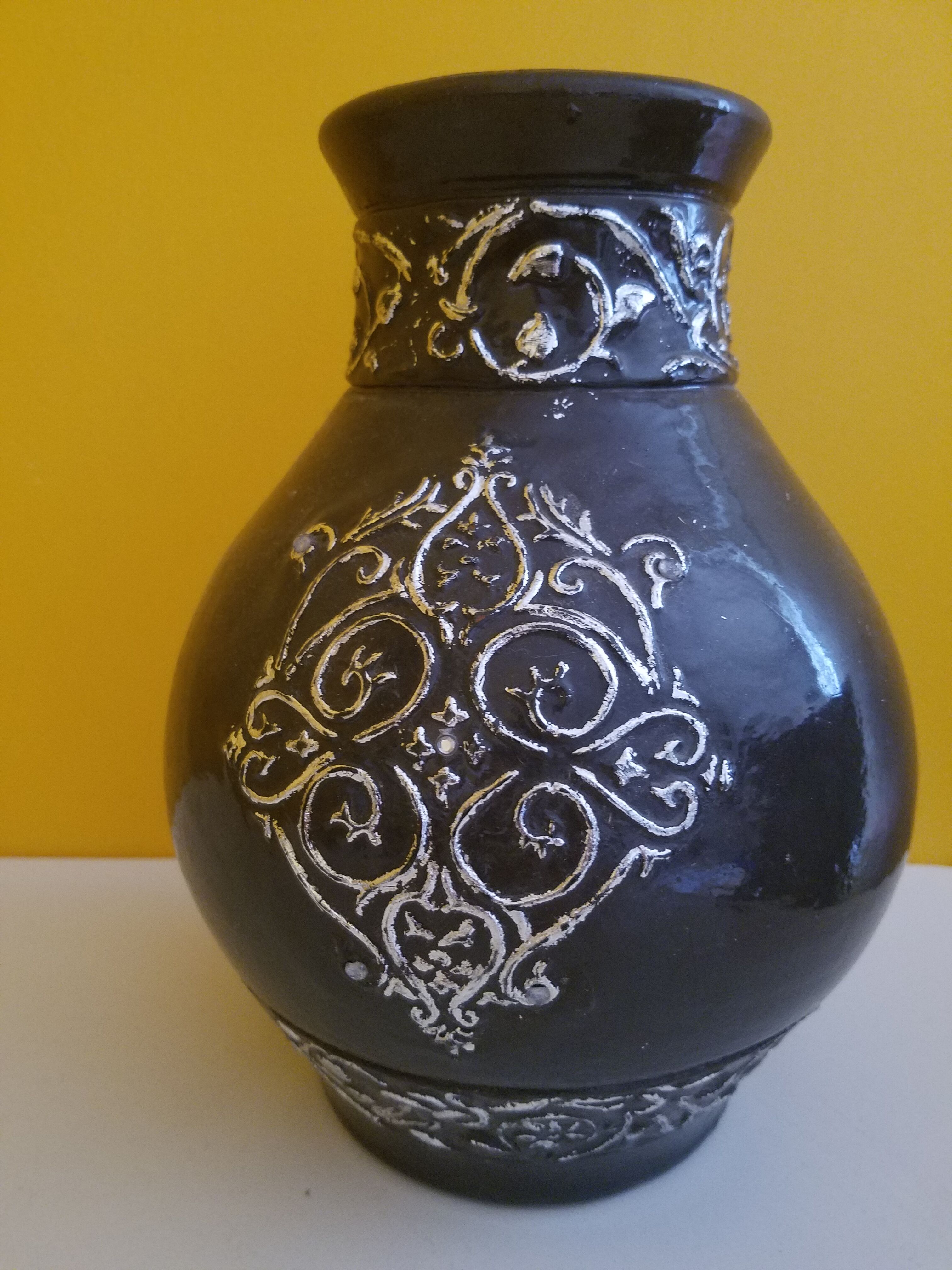 Ceramic vase . Moroccan handicrafts