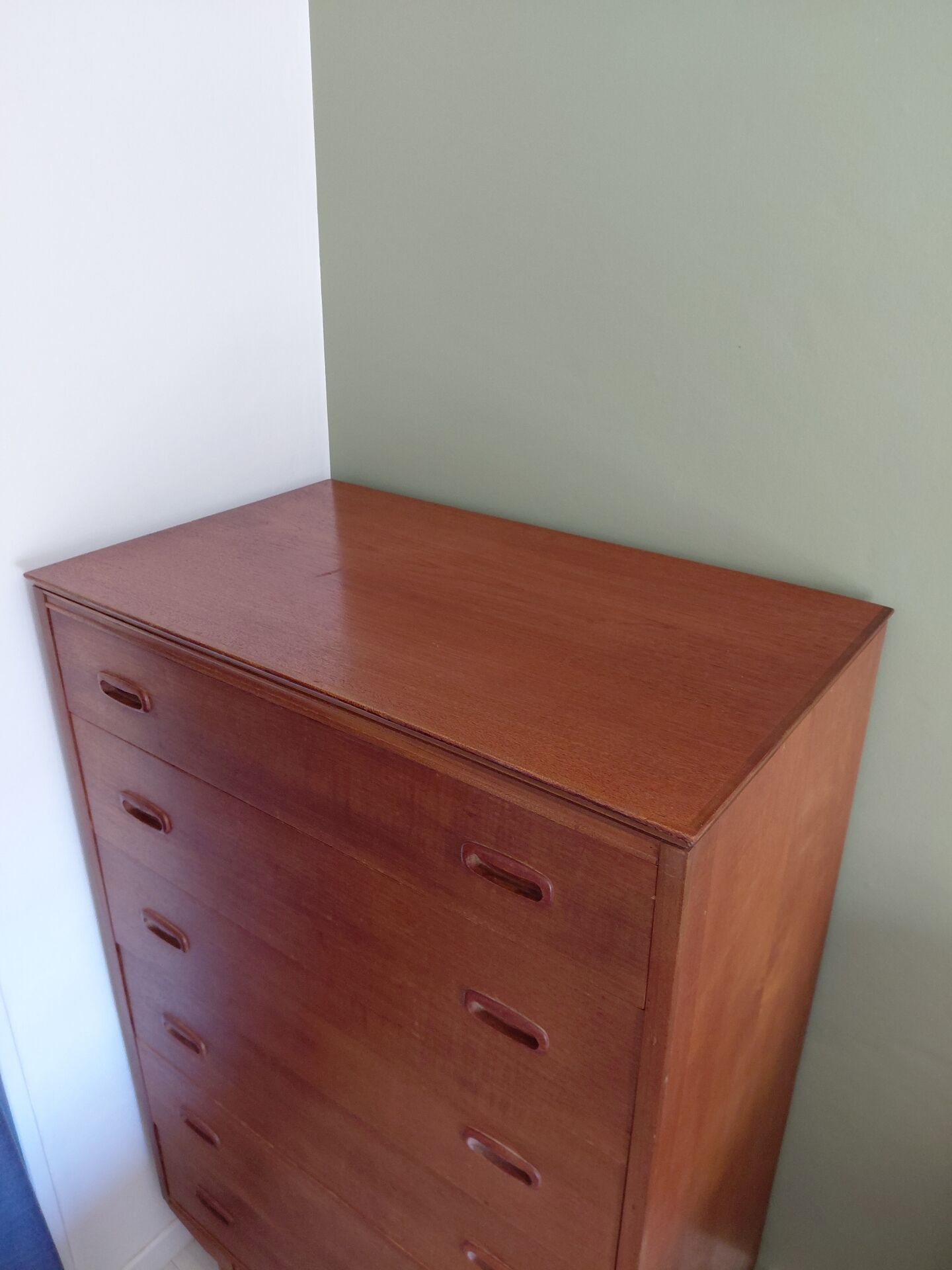 Scandinavian weekly chest of drawers