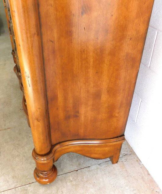 Century Furniture Traditional 8-Drawer Fruitwood Dresser/Chest of Drawers