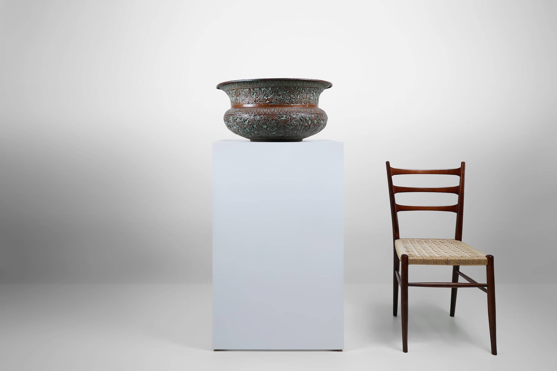 Cache-pot rond ottoman antique en cuivre gravé, vers 1850
