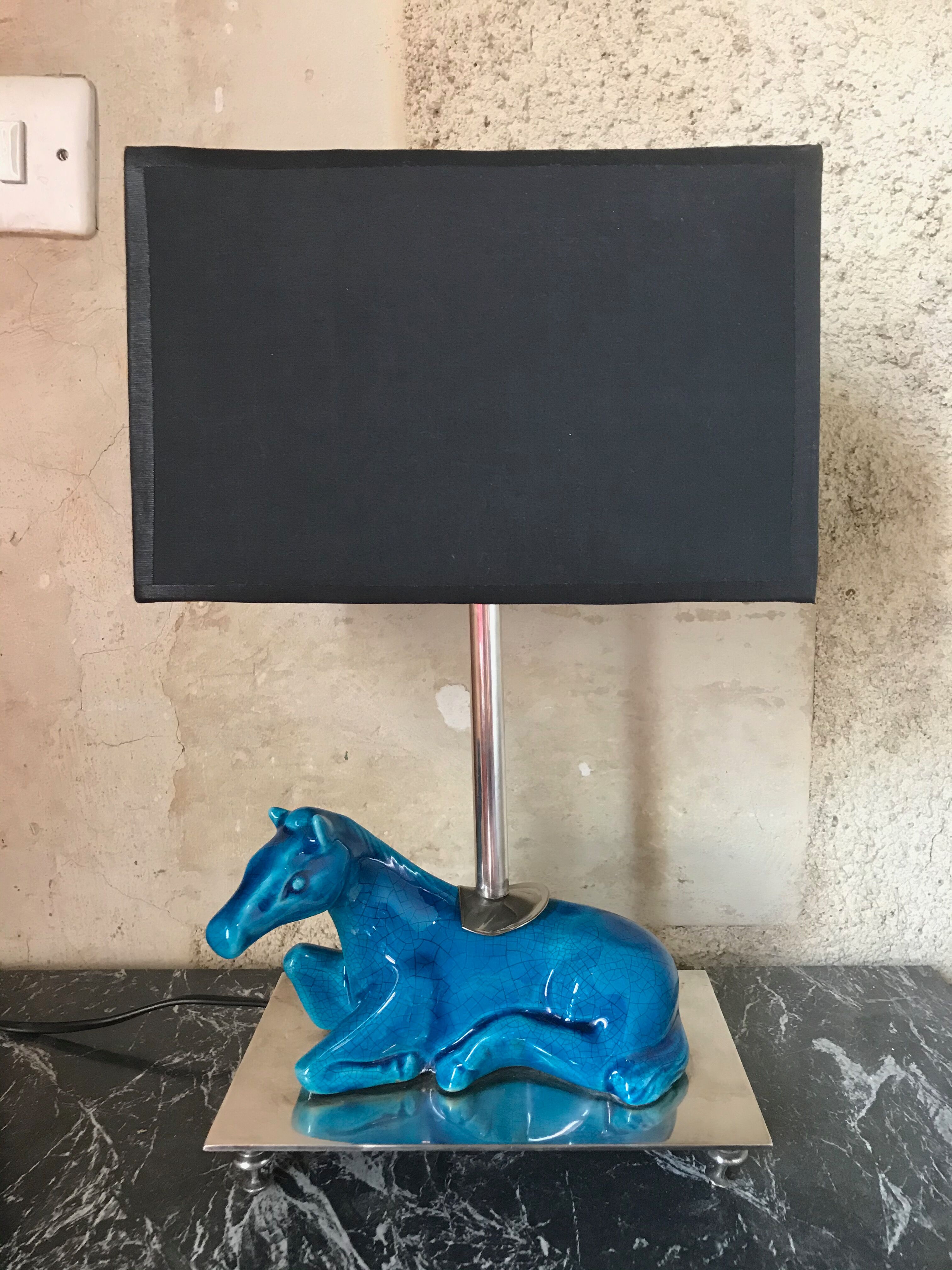 Cracked ceramic horse lamp