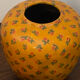 Vase en terre cuite, décor floral