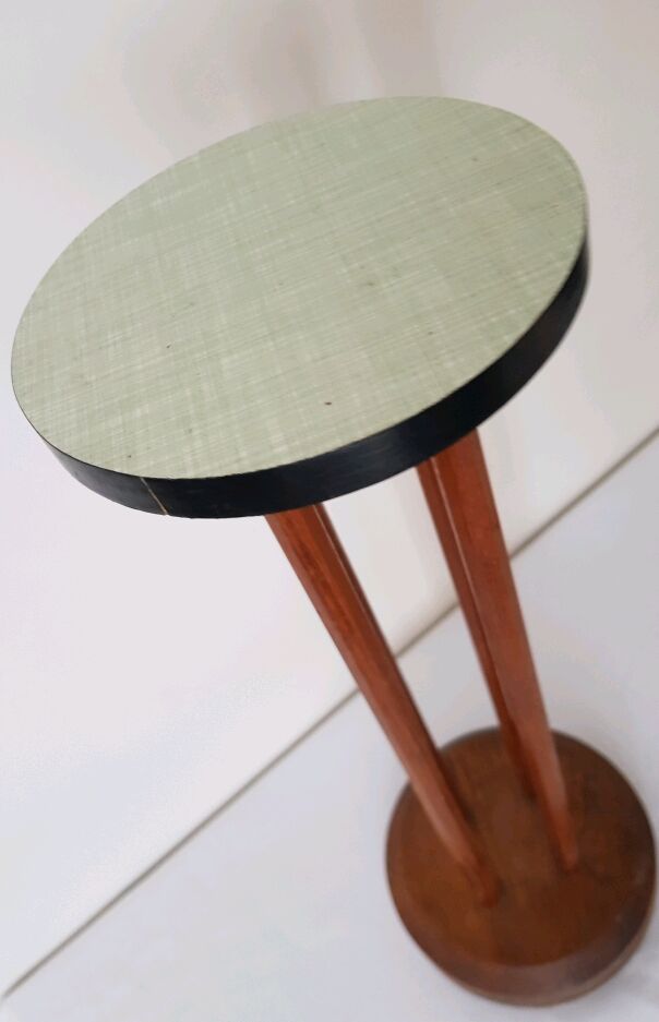 Harness wood and formica