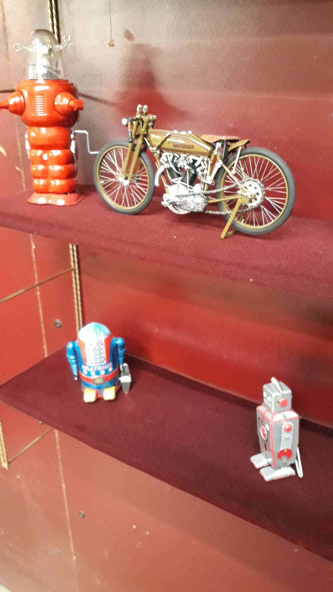 String metal shelf
