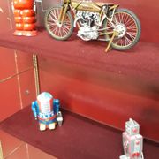 String metal shelf