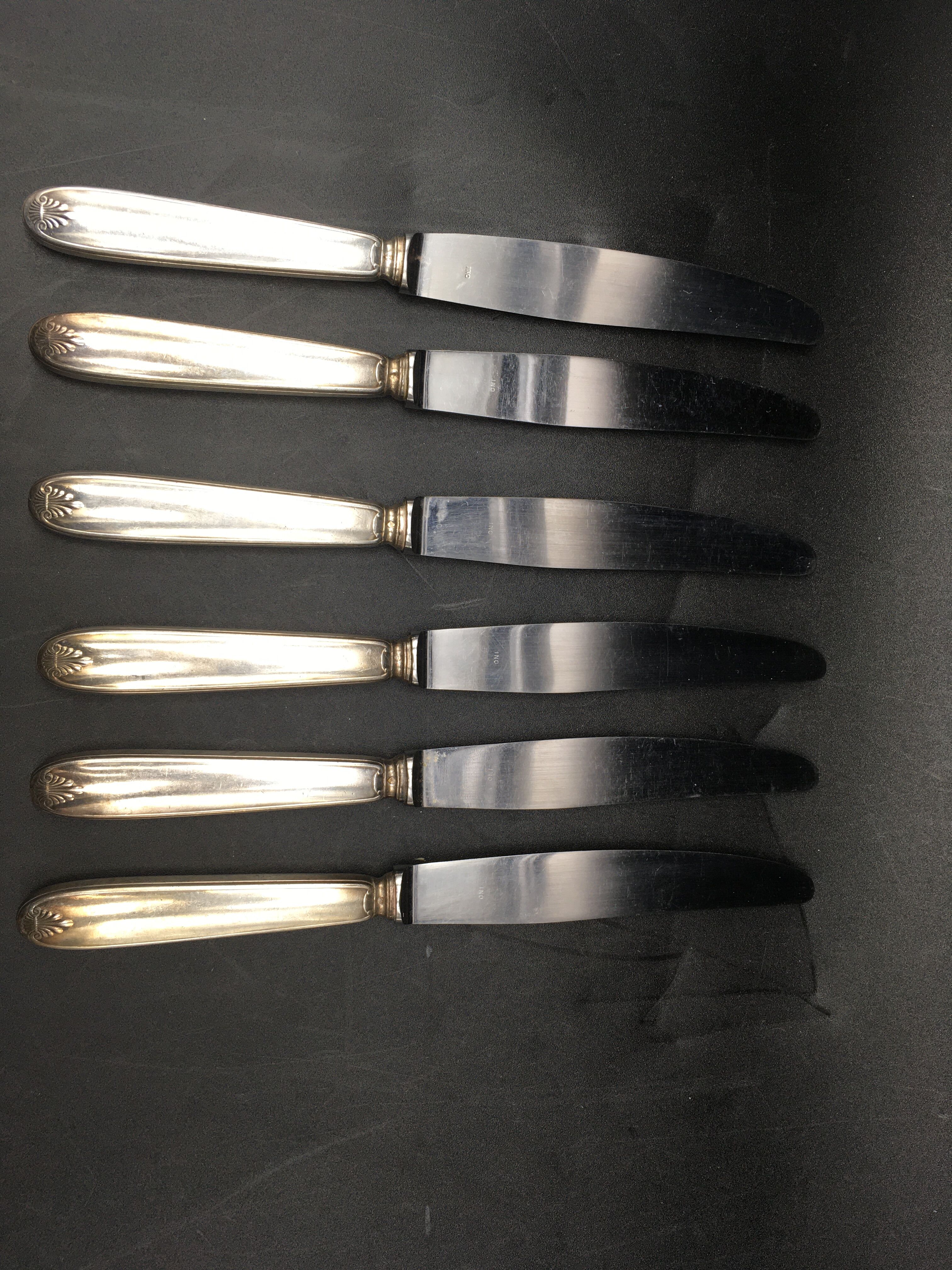6 table knives in silver metal model coquille