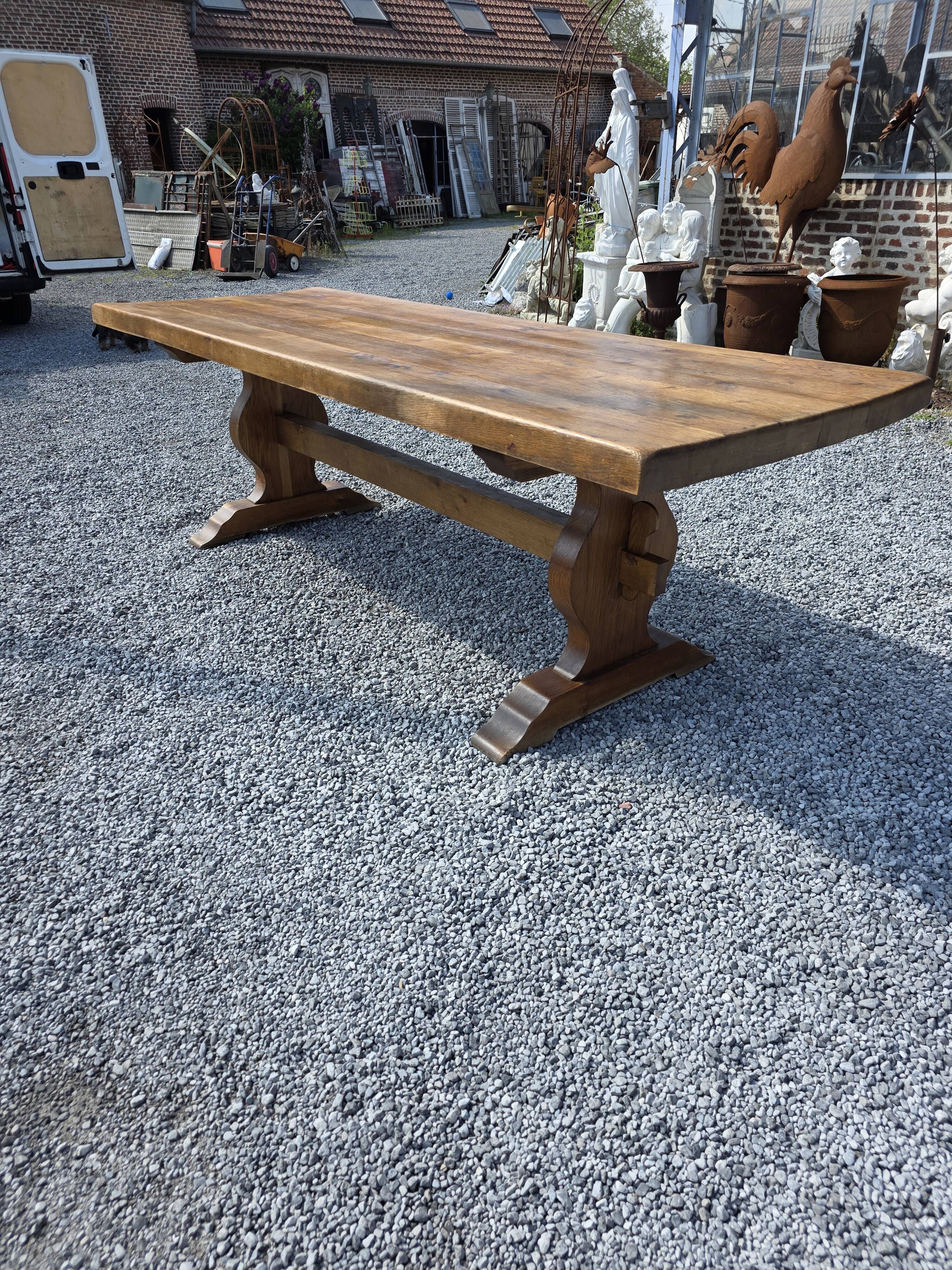 Table monastère en chêne massif,  243cm de L