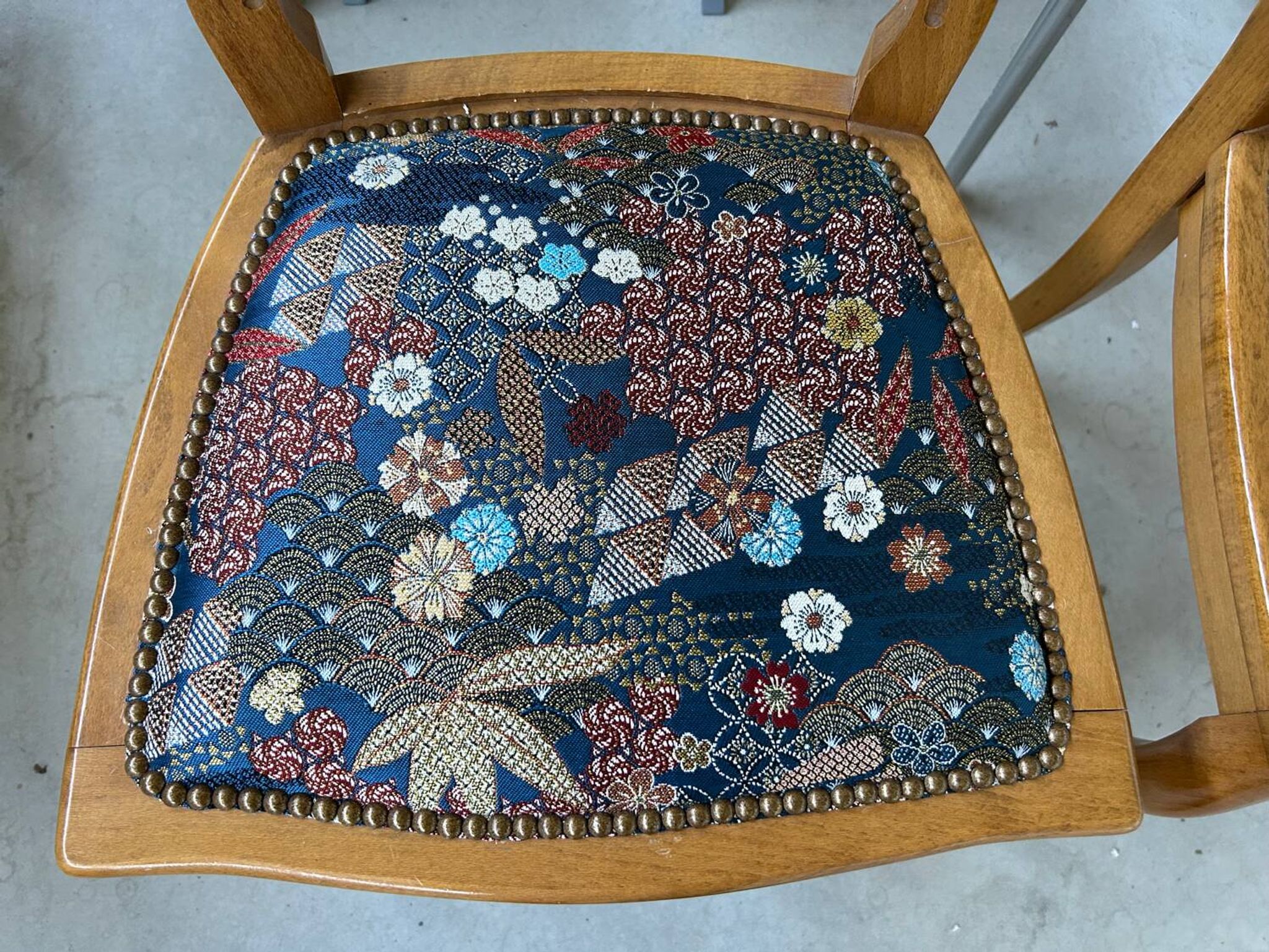 2 chairs in boys and fabrics