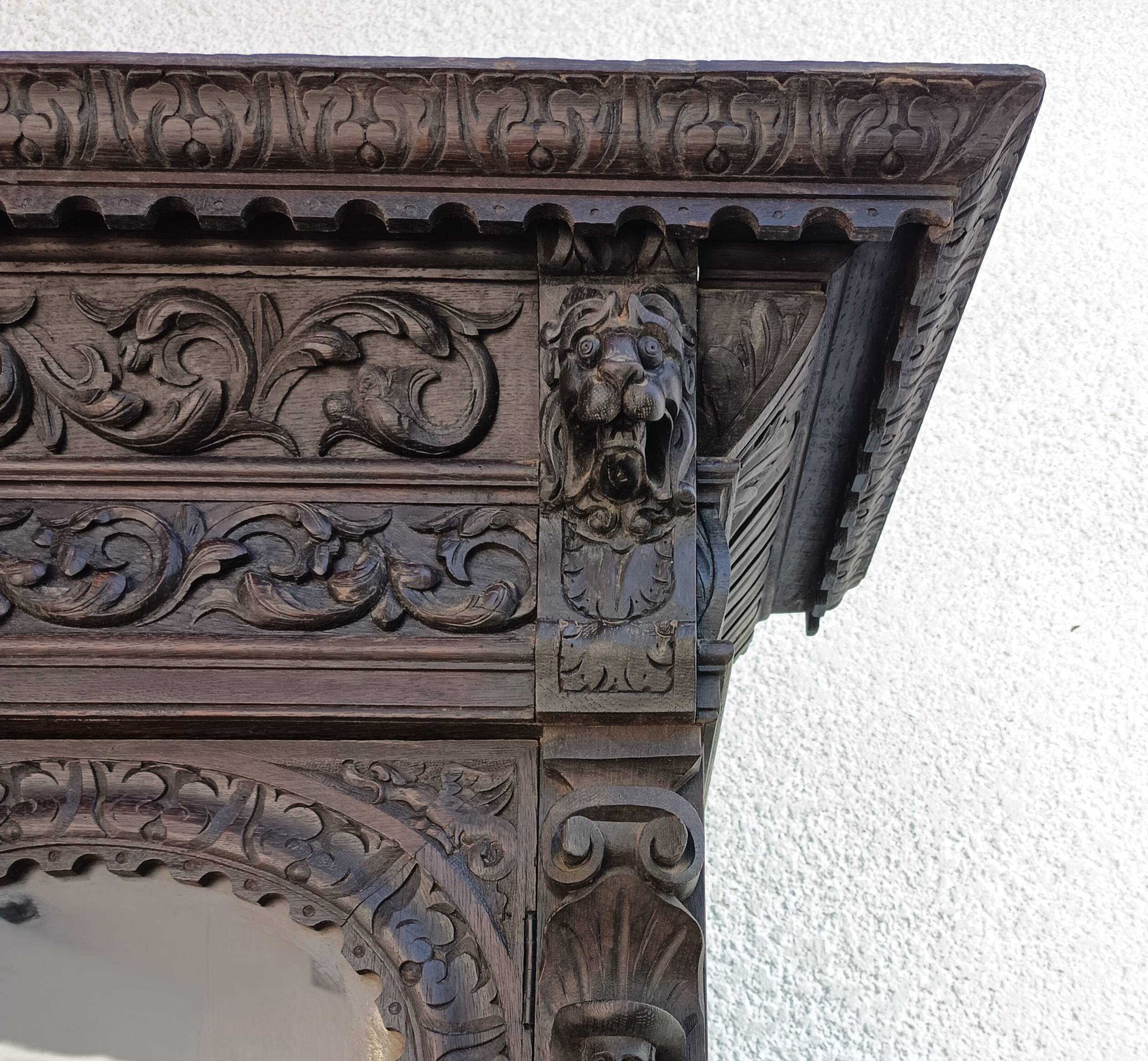 Renaissance oak library buffet from the 19th century.