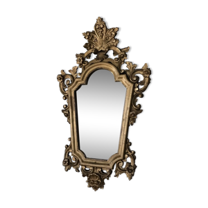 Miroir en bois sculpté
