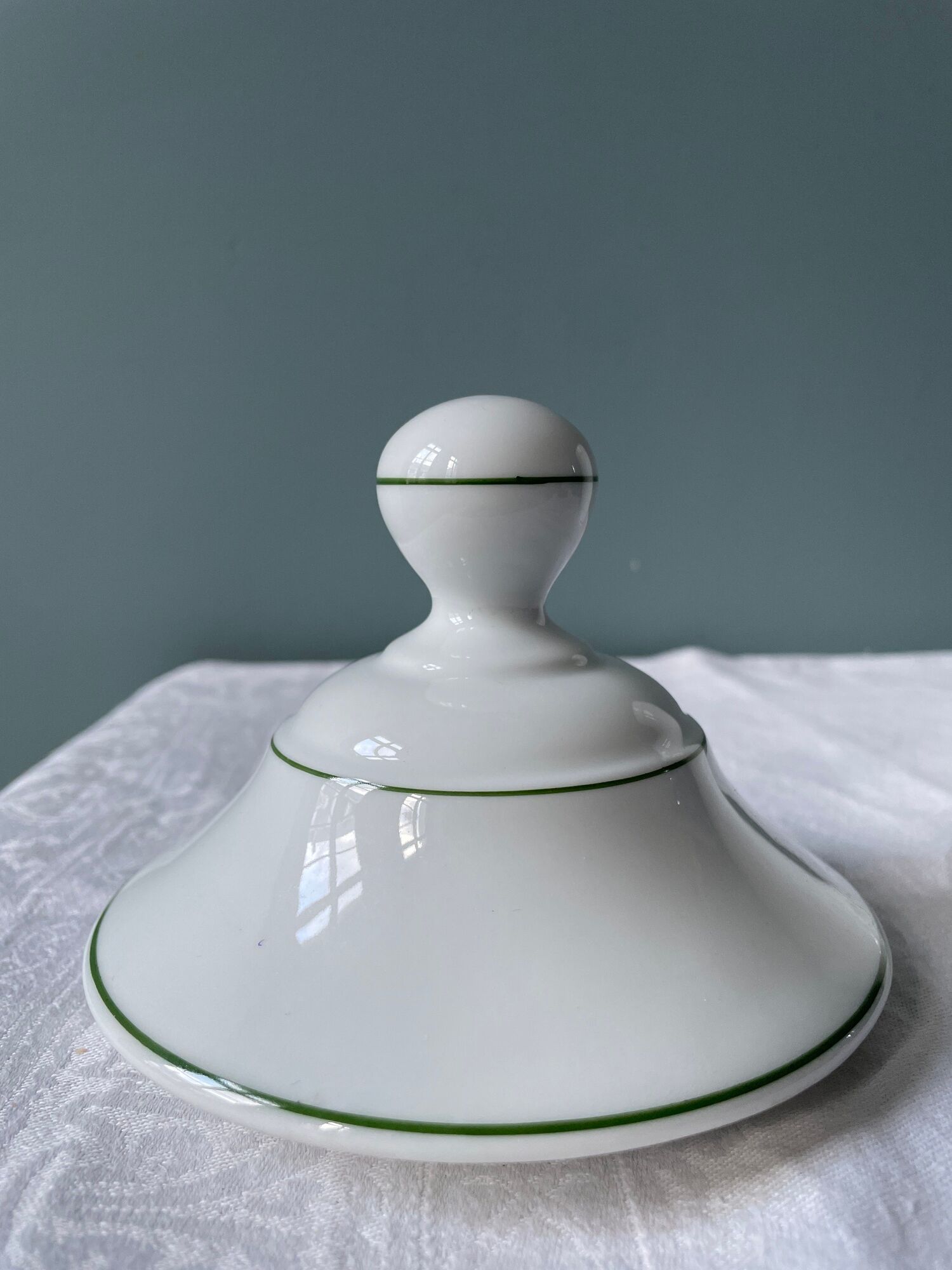 Medicine jar "Pervinca" in Limoges porcelain France