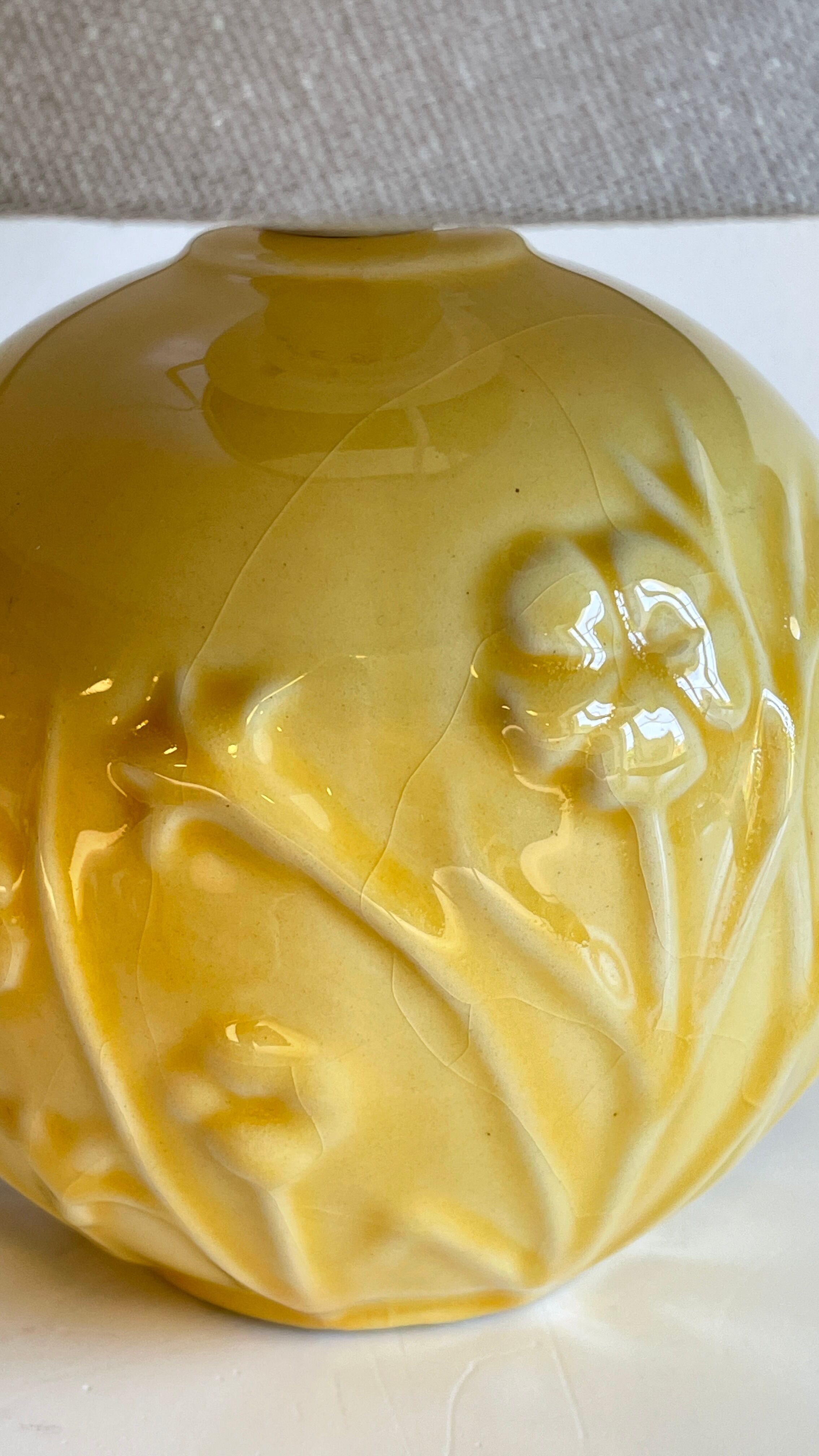 Lamp vintage yellow ceramic ball
