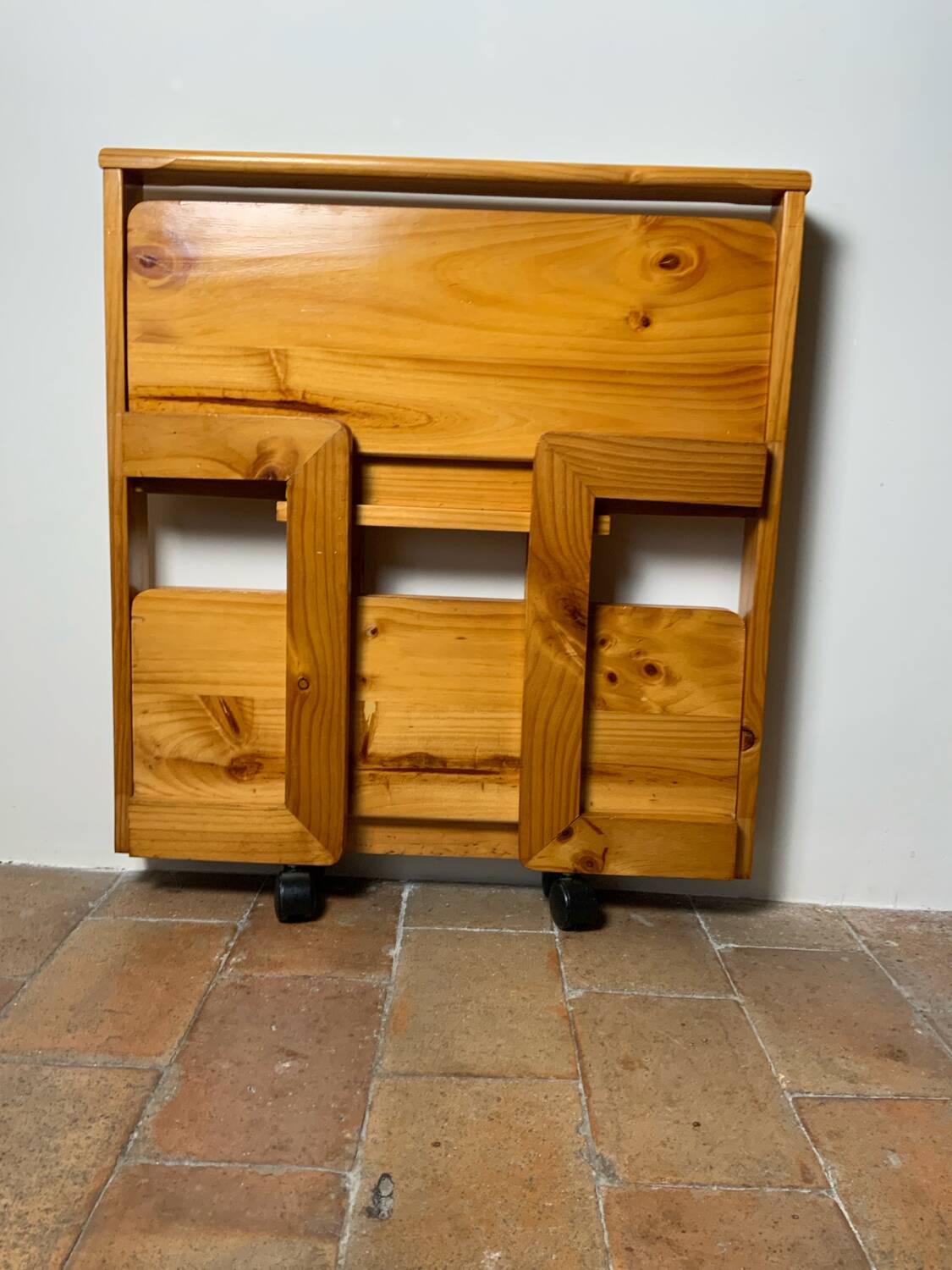 Vintage dessert table