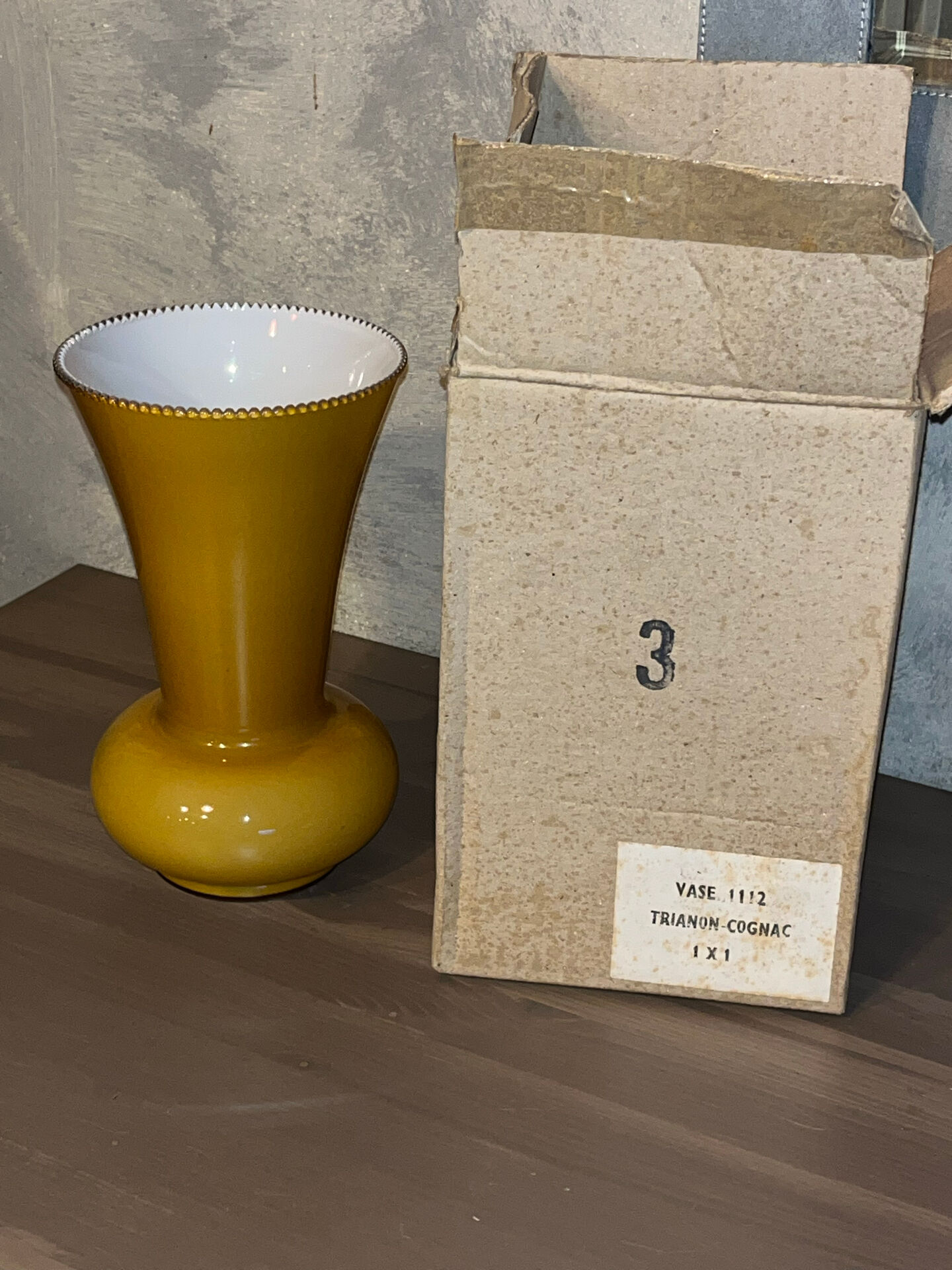 Trianon vase - Verrerie de Vianne with original box