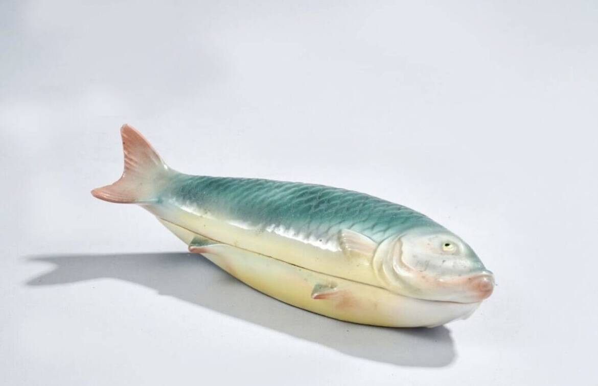 Fish-shaped slip box - old