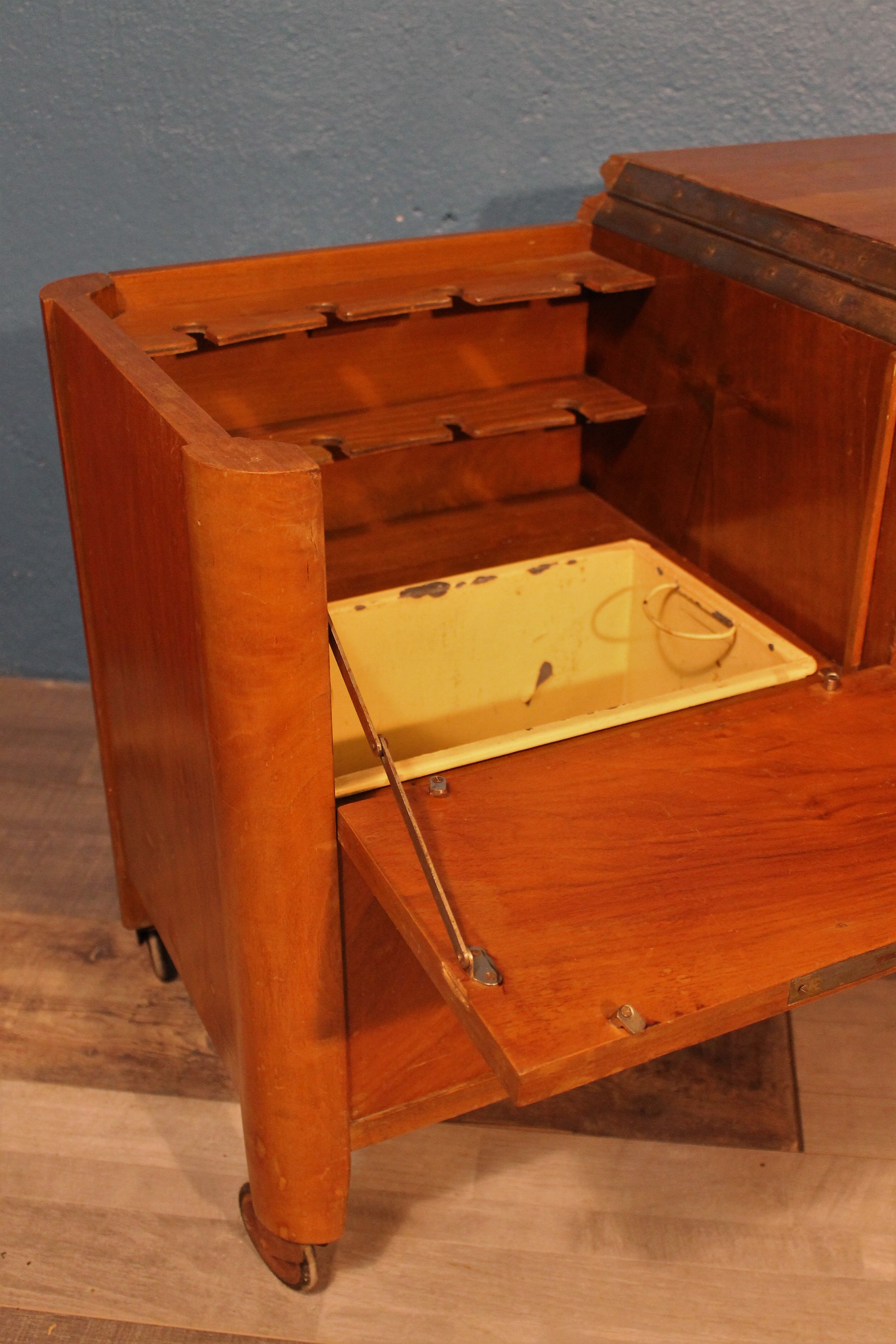 Trolley bar service art deco 1930