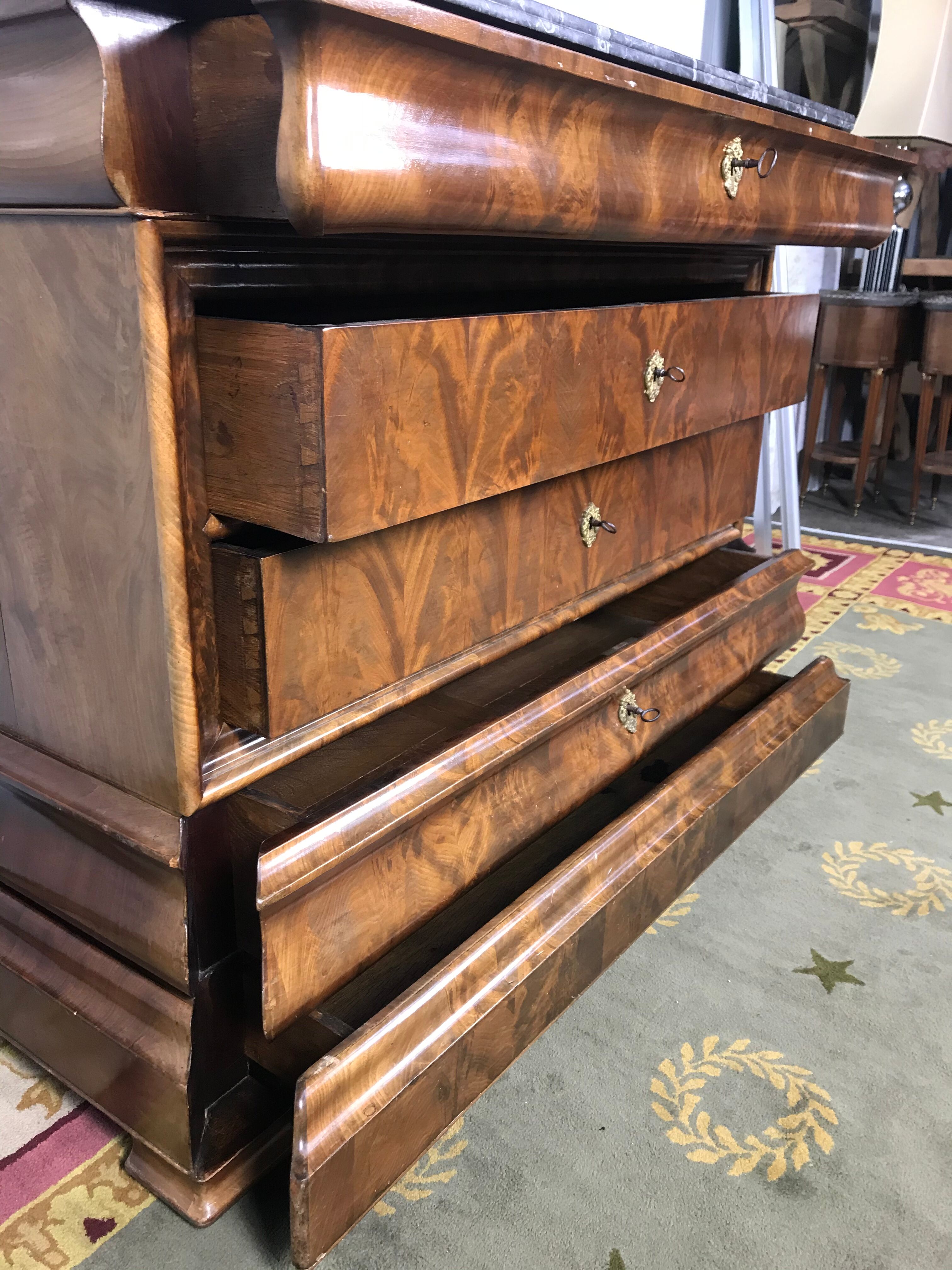 Dresser period Louis Philippe acajou flamed