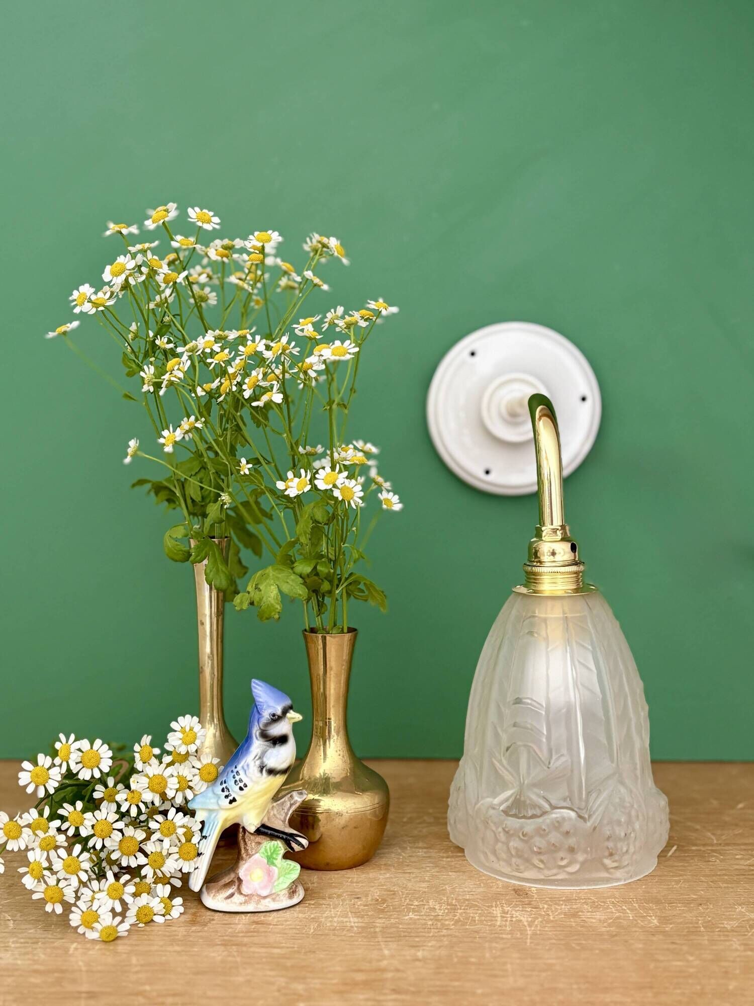Curved tulip vintage Art Deco wall light in frosted glass