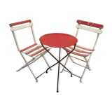 Old tripod table with folding chairs