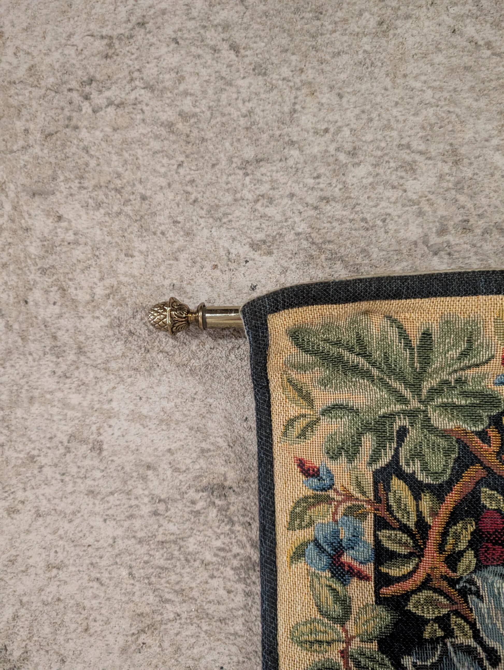 Tapisserie vignes et acanthes d'après William Morris en points des Meurins