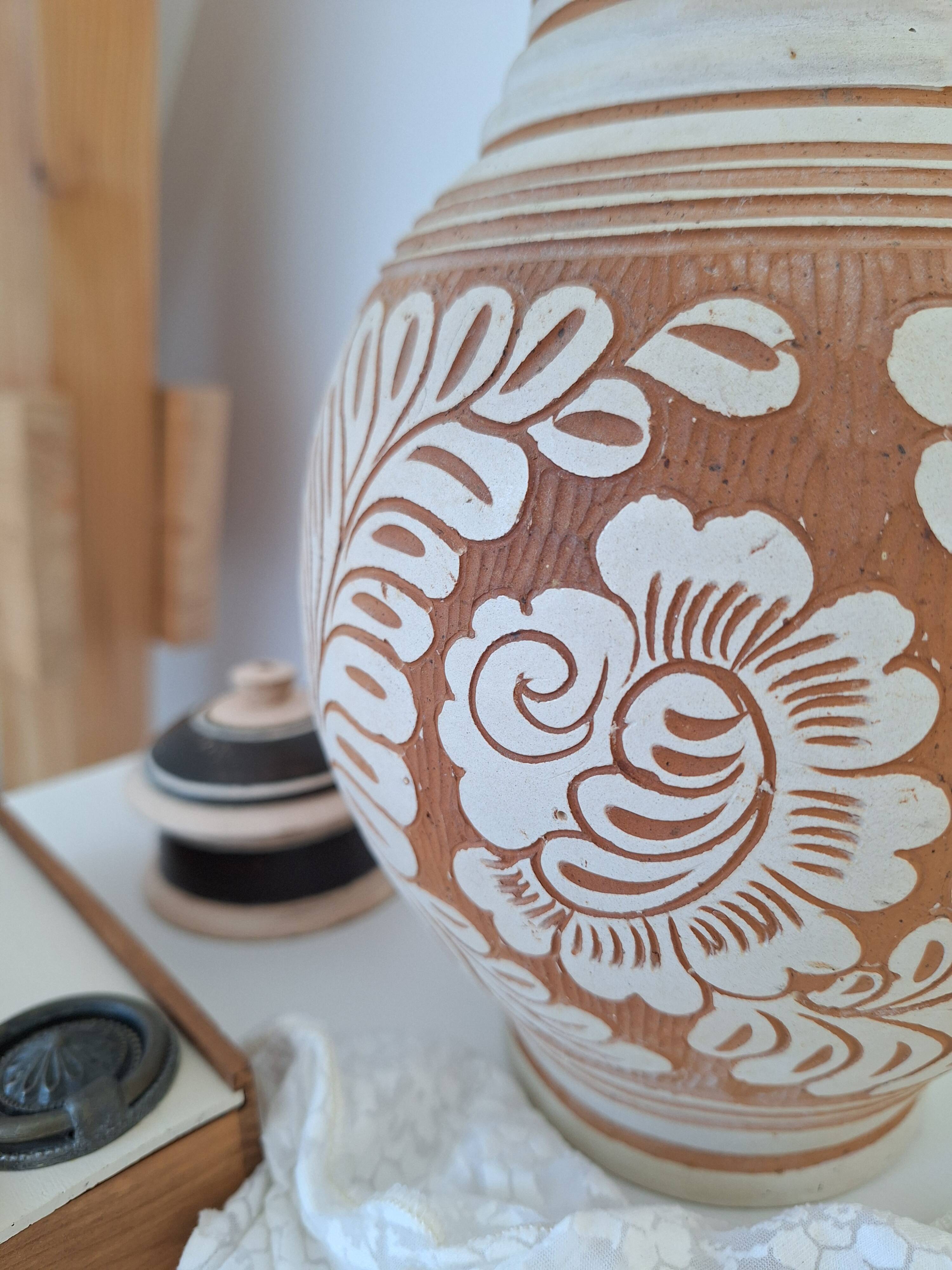 Vase / Poterie d'art artisanal crème et beige