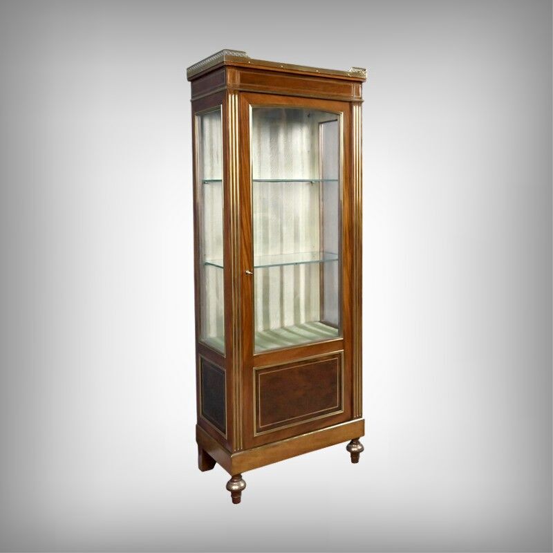Vitrine en acajou, style Louis XVI – Début XXe