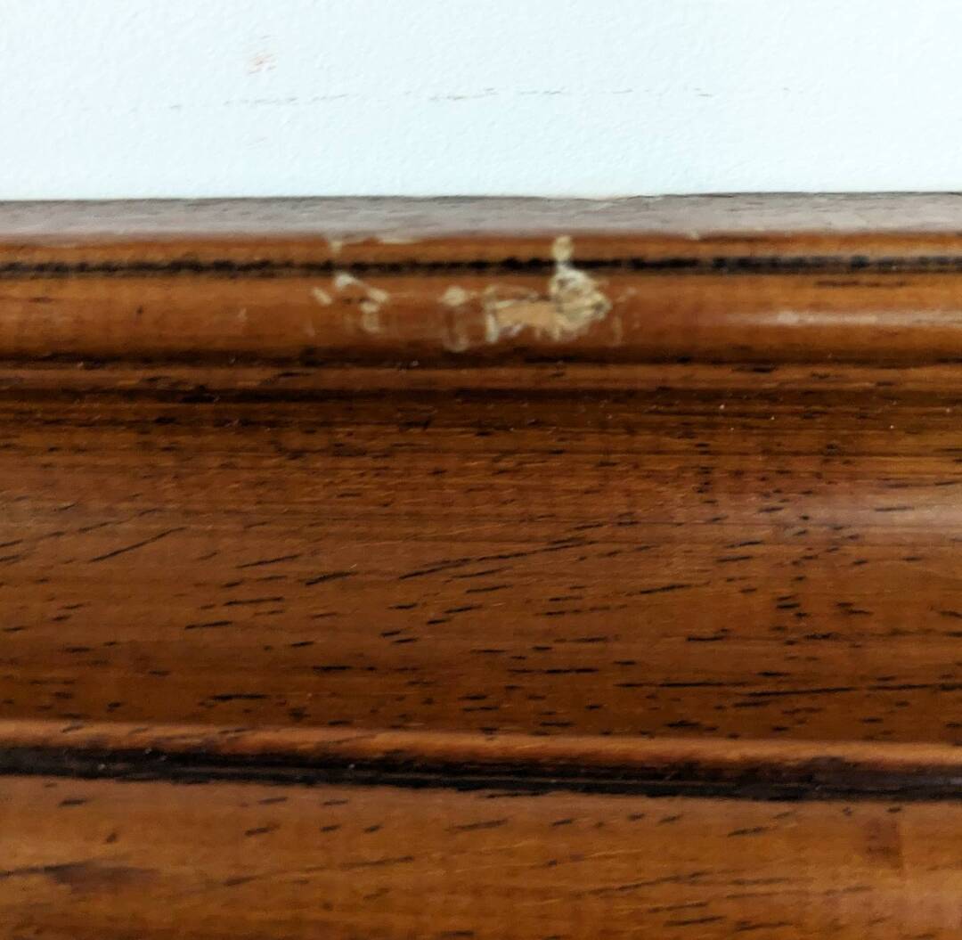 Miroir octogonal en bois.