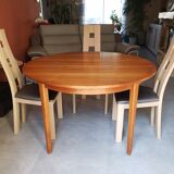 Round extendable teak dining table from the 60s