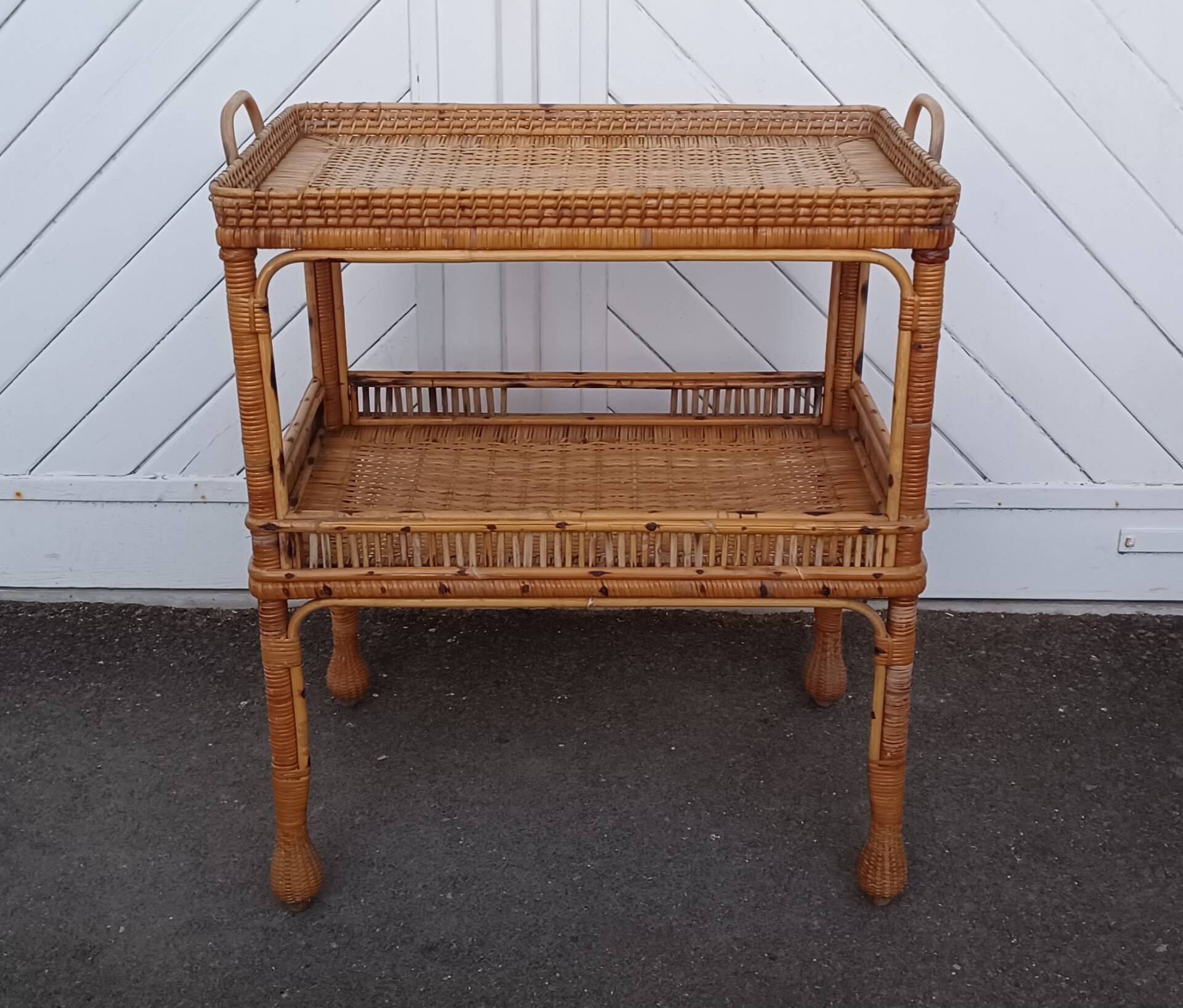 Ancienne desserte en rotin tressé