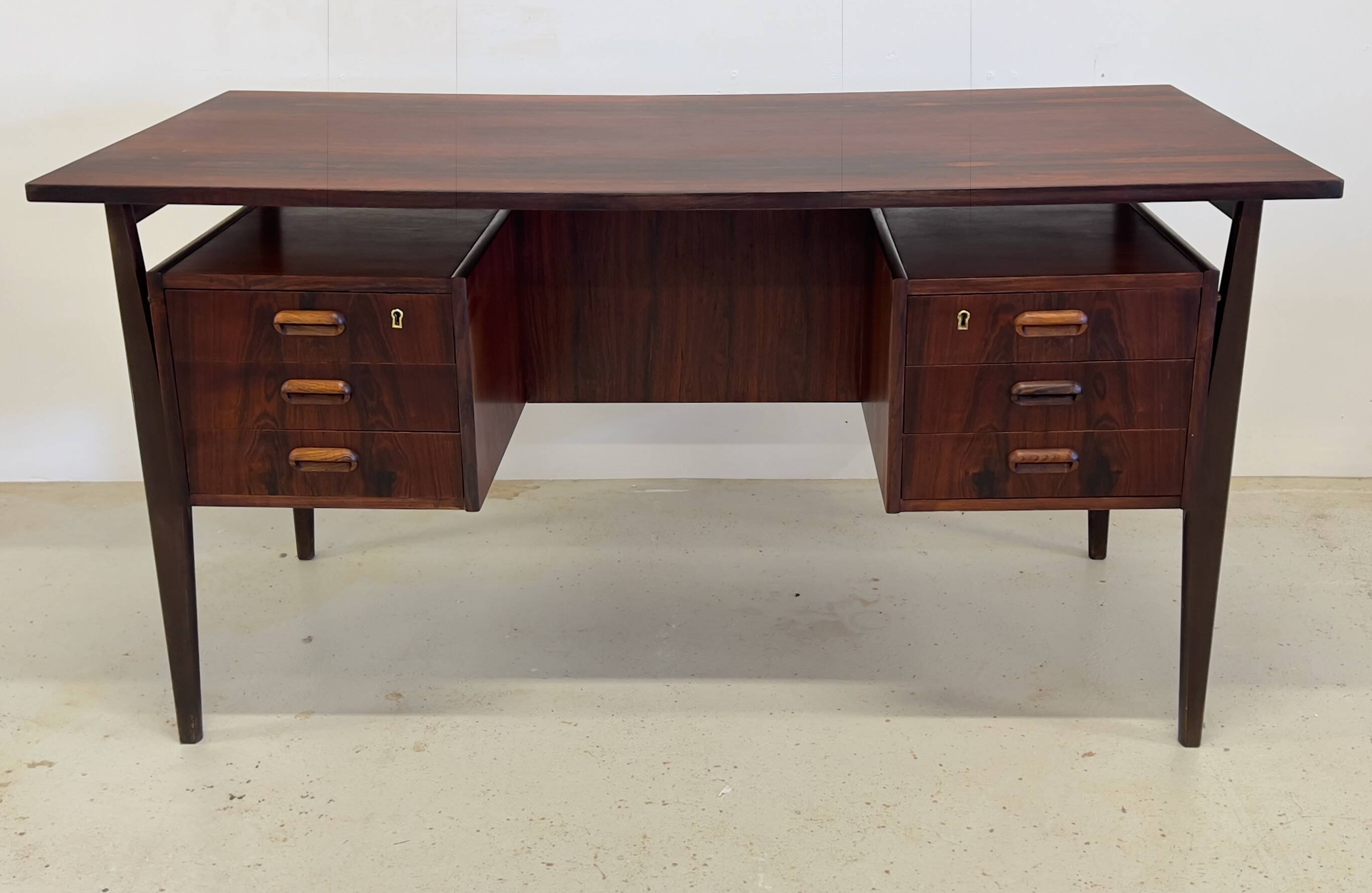 Bureau en palissandre par Gunnar Nielsen pour Tibergaard, années 1960.