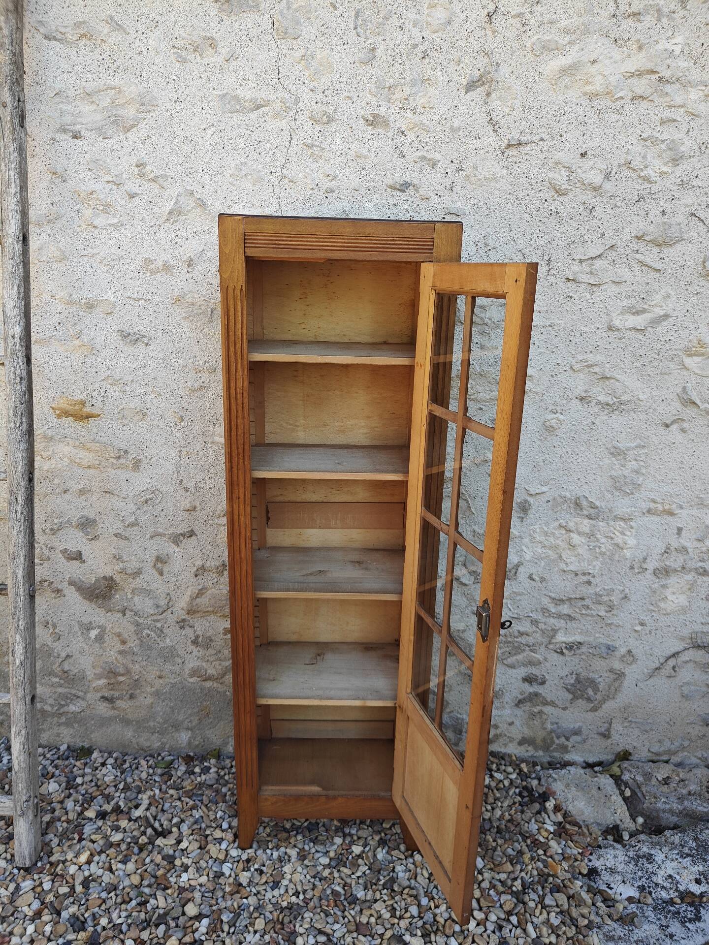 Showcase an old door, small bookshelf.