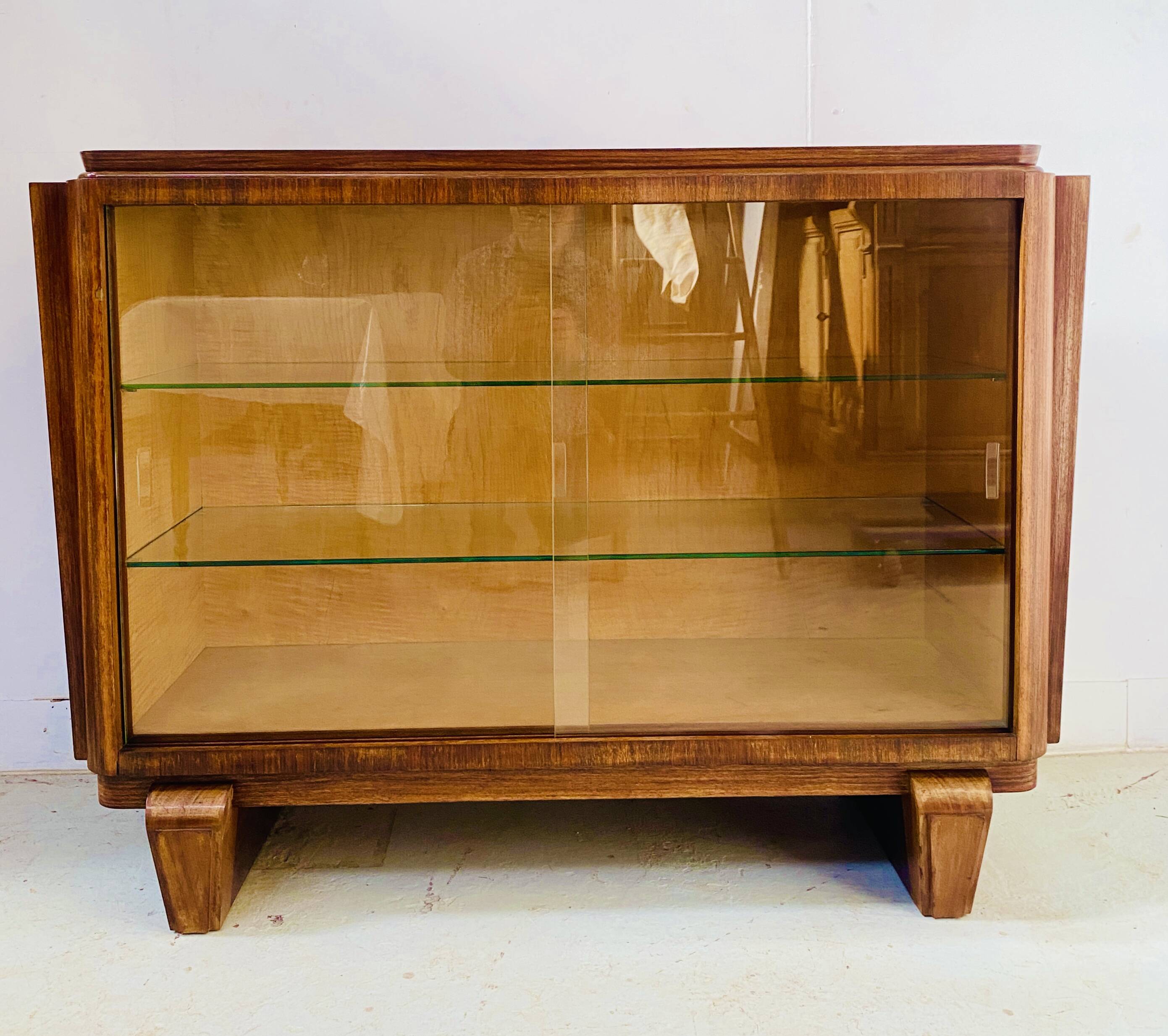 Art Deco display case in mahogany and veneer, 20th century