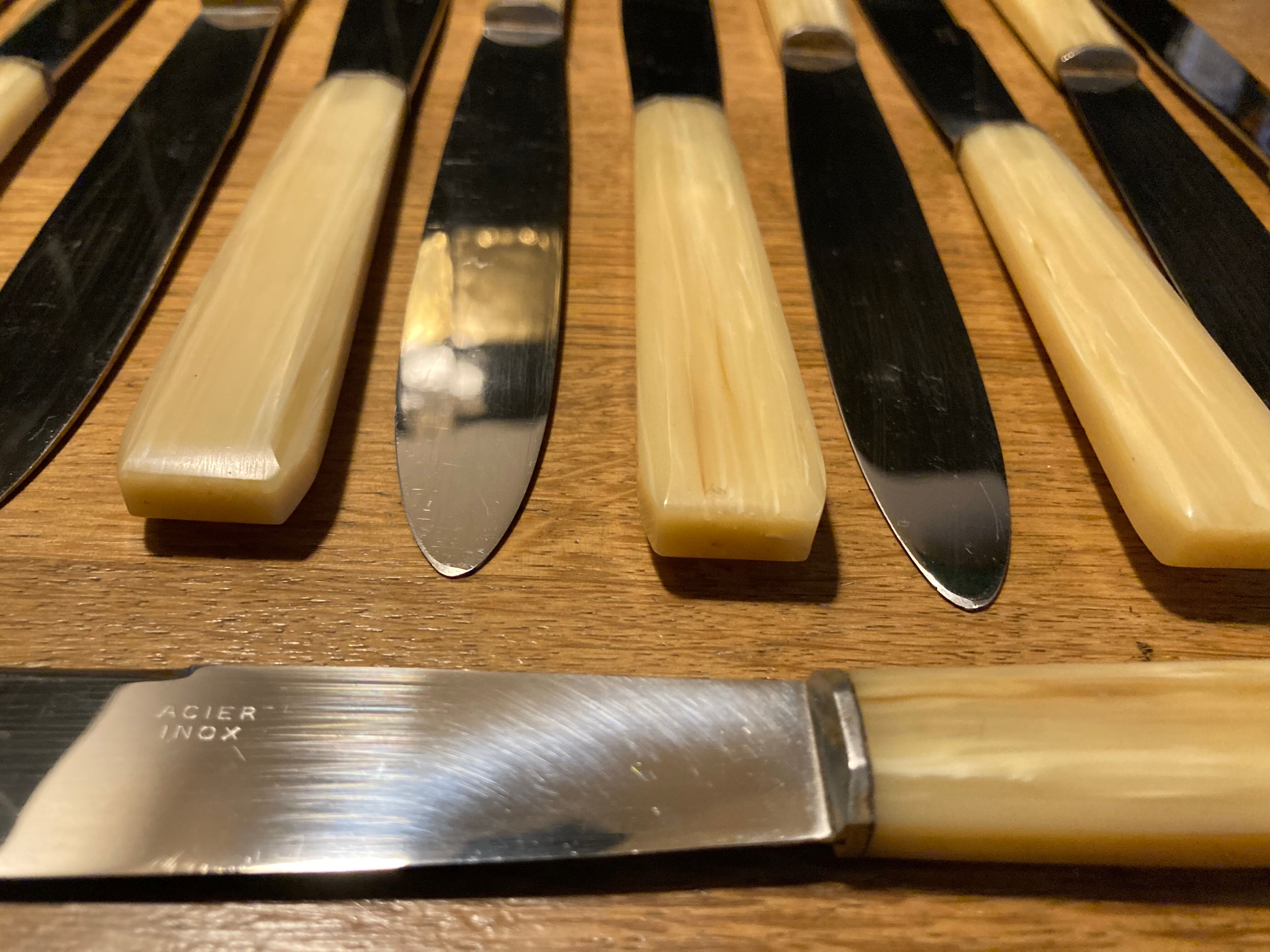 Set of 12 stainless steel and bakelite knives