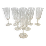 Champagne flutes with engraved flower decoration