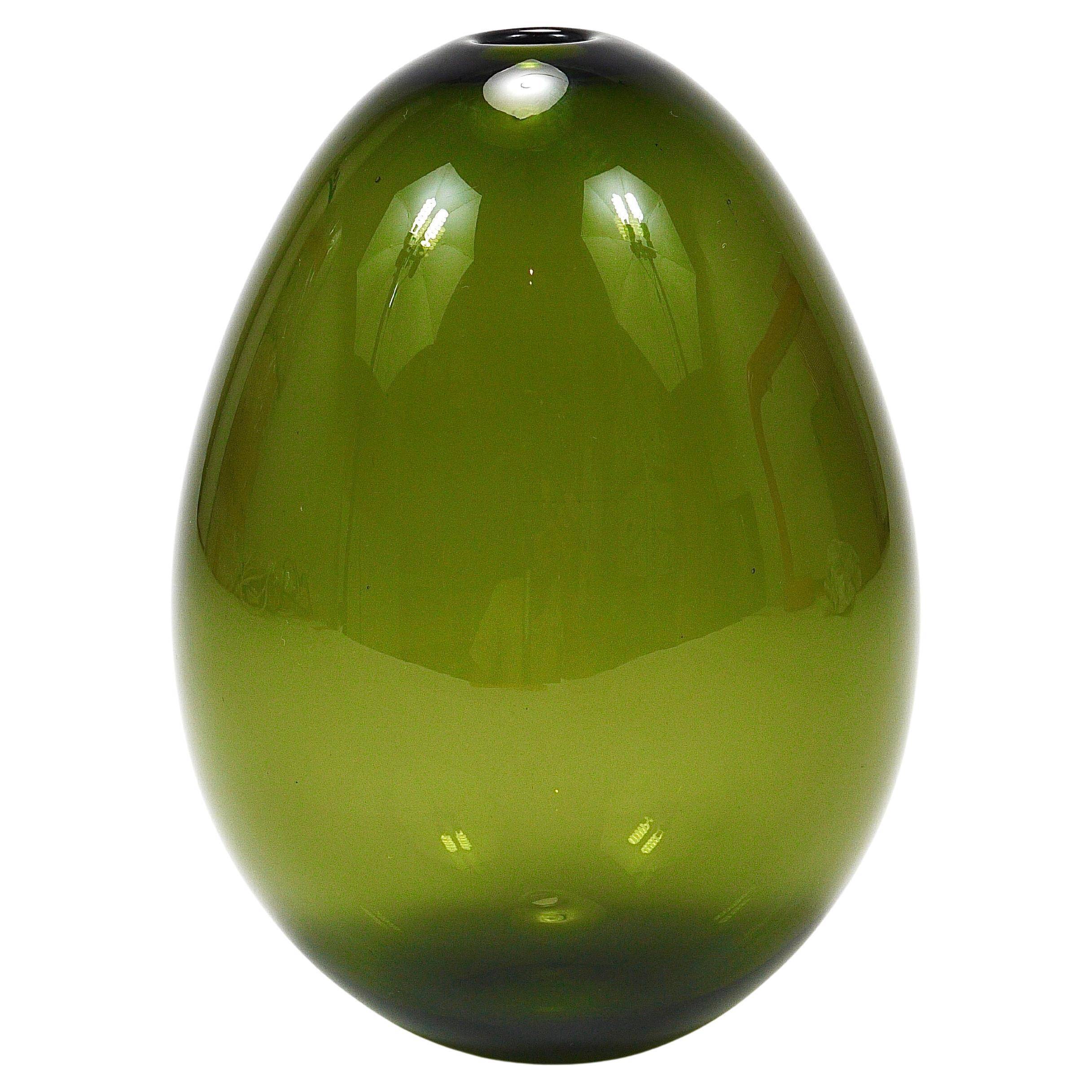 Art glass vase Saippuakupla green soap by Kaj Franck, Nuutajärvi Finland.