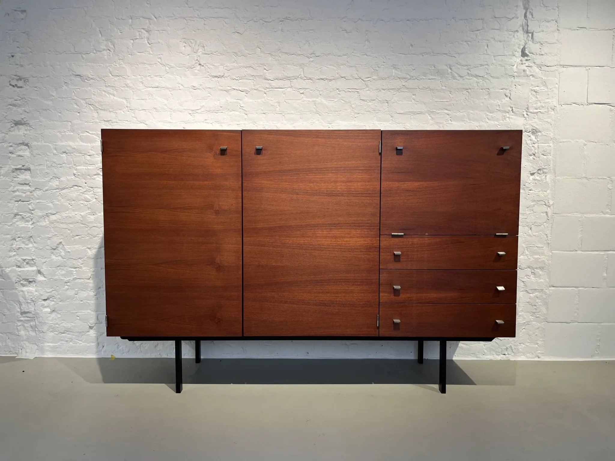 Buffet en teck par Pierre Guariche pour Meurop, 1961