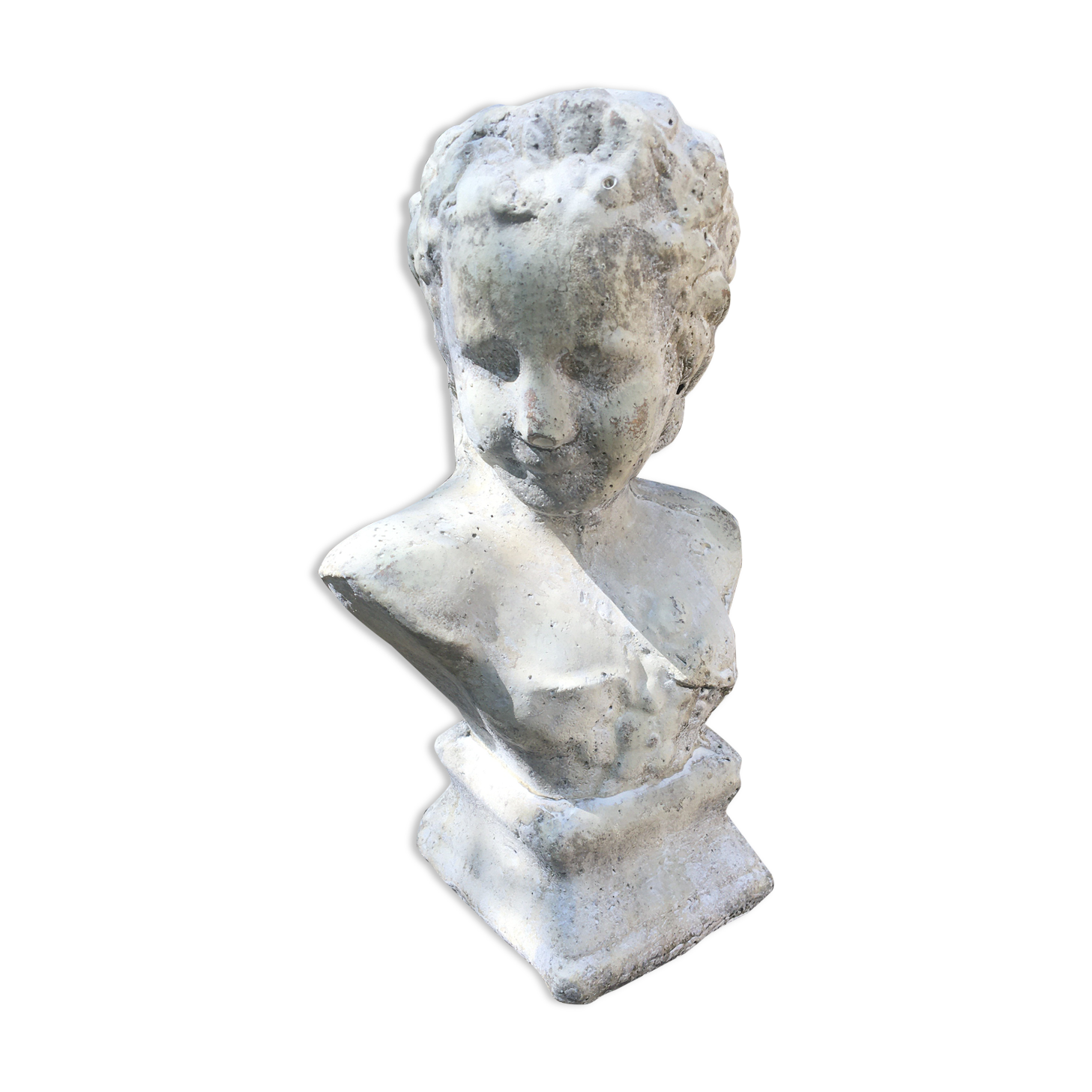 Buste en pierre d’une jeune fille