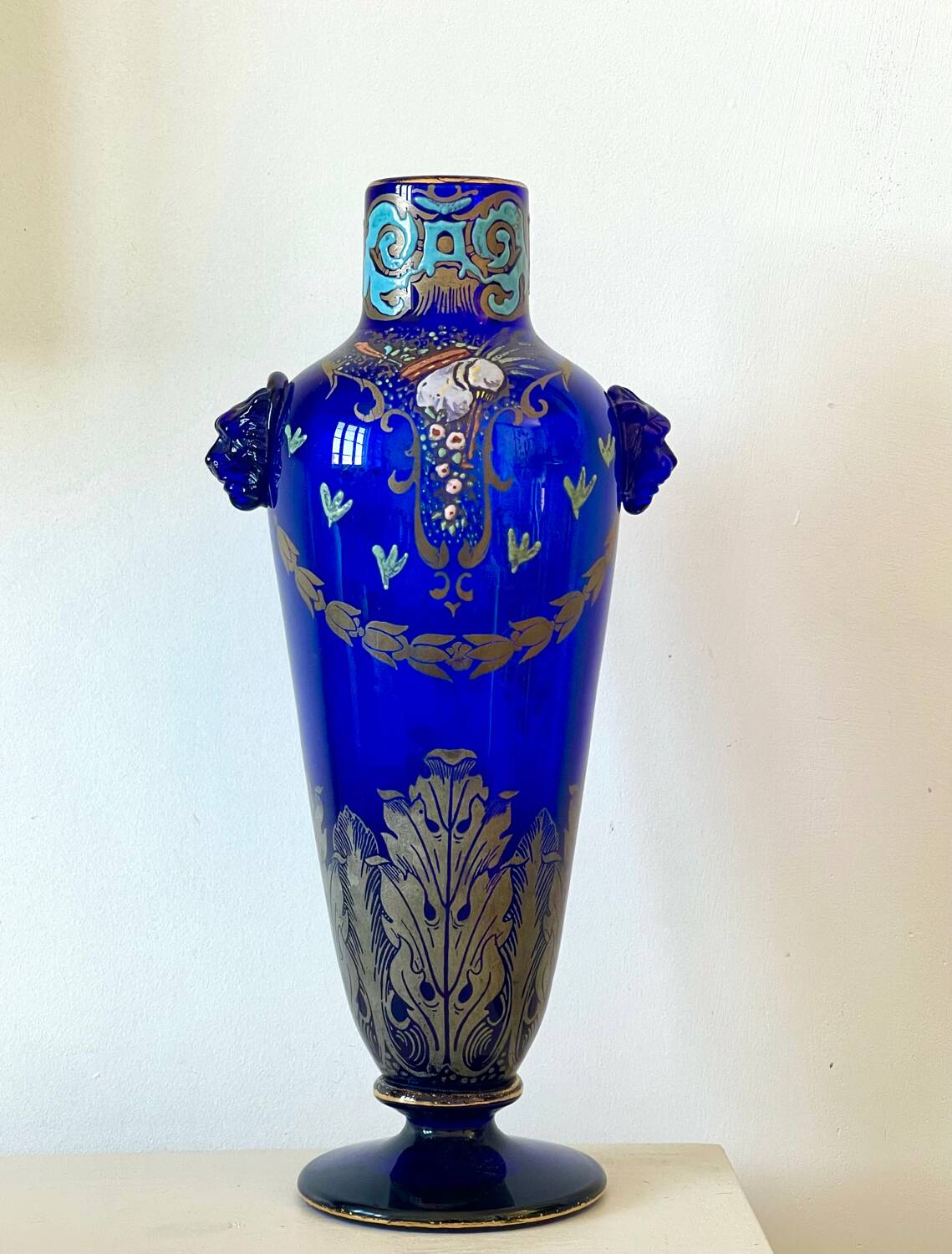 Vase en verre émaillé Art Nouveau.