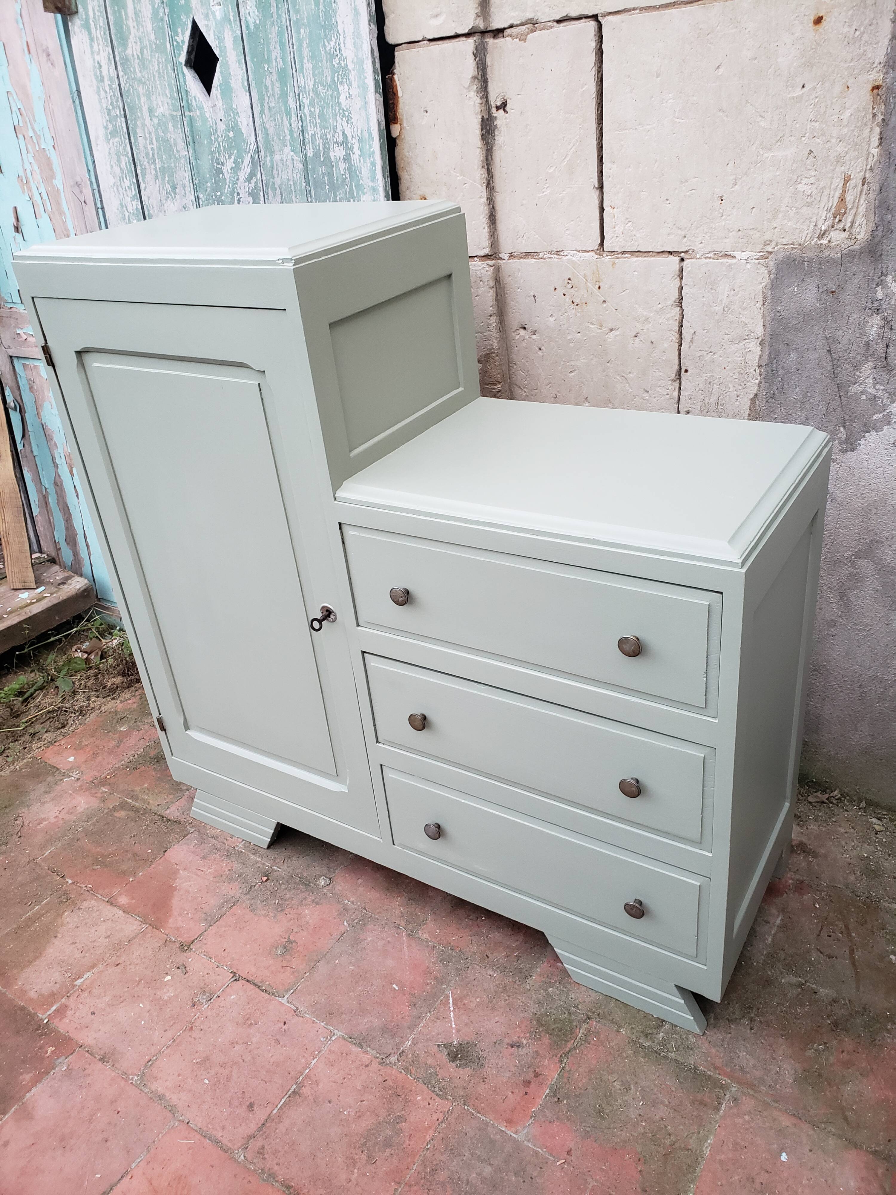 Commode asymétrique vintage vert lichen